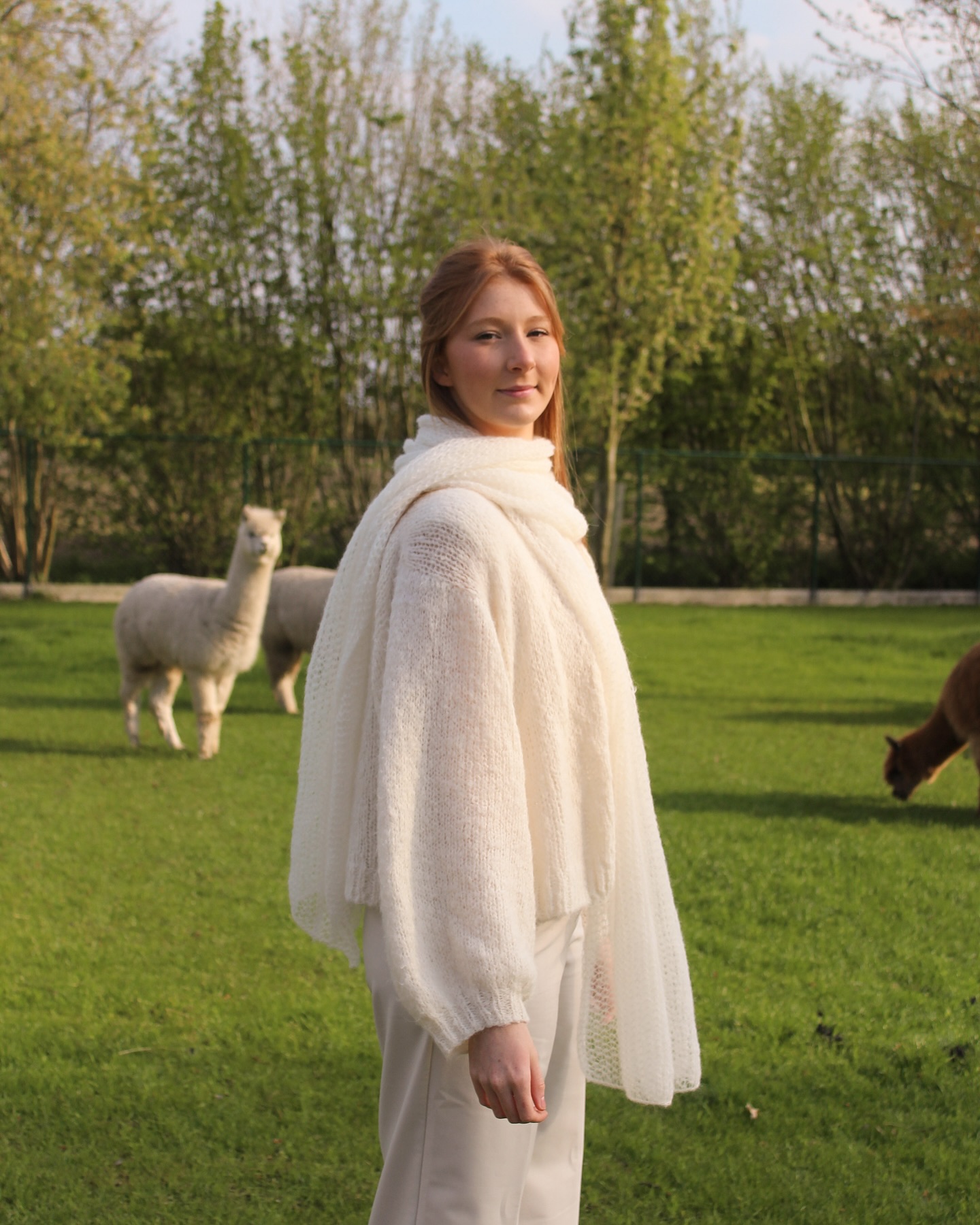 All white winter knits 🤍🦙
Alpacaknits alpacaknitwear sustainableknitwear knitweardesigner knitwearfashion handmadeknitwear belgischbreigoed