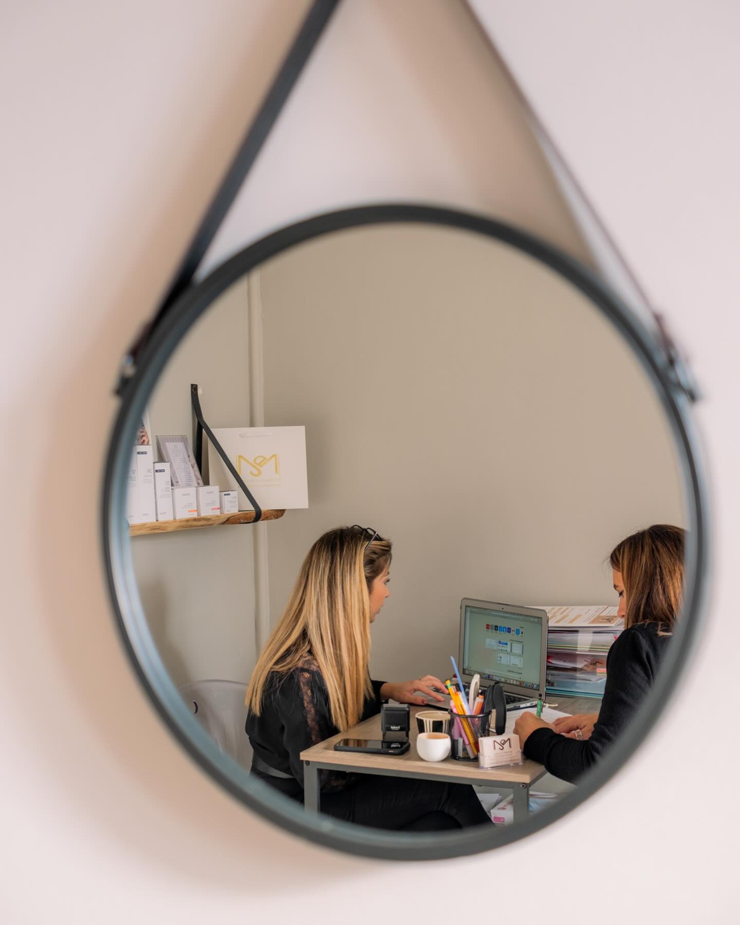 ✨ Offrez-vous le meilleur avec Mélanie ! ✨
Mélanie vous accueille pour sublimer votre peau grâce à deux soins incontournables :
🌟 L’épilation définitive à la lumière pulsée intense
Dites adieu aux poils indésirables et profitez d’une peau lisse et douce toute l’année ! Mélanie vous garantit une épilation durable, efficace et adaptée à votre type de peau. Fini les contraintes, place au confort !
💧 Le soin visage Aqua Pure
Votre peau mérite d’être chouchoutée. Ce soin combine hydratation intense, purification en profondeur et éclat immédiat. Idéal pour retrouver une peau fraîche, lumineuse et parfaitement nettoyée, quel que soit votre type de peau.
💕 Un moment rien que pour vous
Avec Mélanie, chaque séance est un mélange de bien-être et de résultats visibles. Prenez rendez-vous et laissez-vous séduire par des soins personnalisés, conçus pour révéler votre beauté naturelle.
@mdepil.concept
#MélanieBeauté #LumièrePulsée #ÉpilationDéfinitive #AquaPure #SoinVisage #PeauLisse #BeautéNaturelle