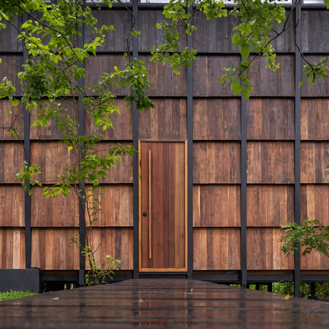 Shou Sugi Ban, a traditional Japanese technique of charring wood to increase its durability against fire, rot, and insects, is not only practical, but stunningly beautiful.
While most often shown as exterior cladding for buildings, it can be used for fences, planter boxes, and other outdoor elements. It comes in a range of finishes to provide contrast and texture to your next landscape project.
@matteblacknation @denoutdoors @nakamotoforestry
@woodandmountaincabin