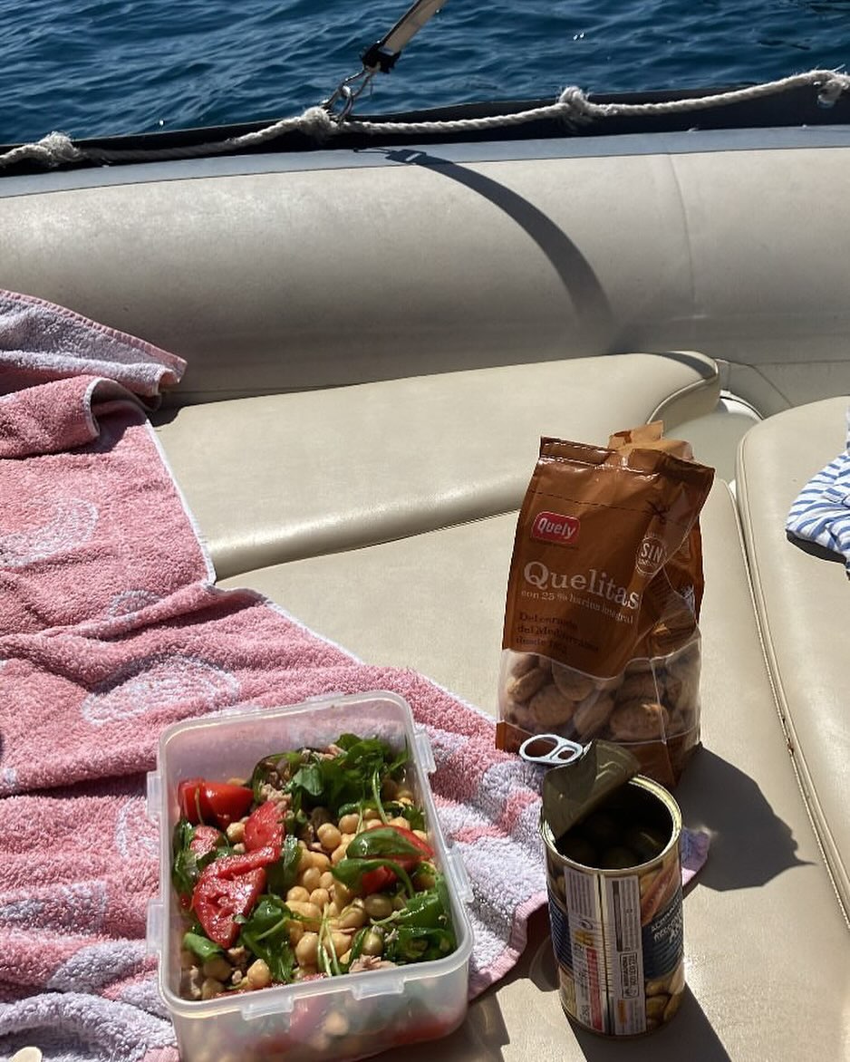 🌊☀️ Ja somiant amb els dies d’estiu? 🛥️
Tot i ser en ple hivern, no hi ha res com començar a planificar les teves pròximes aventures al mar! 🌊 Gaudeix de moments inoblidables navegant, amb un bon àpat i la brisa marina com a millor companya.
Reserva ja la teva embarcació amb nosaltres i assegura els teus dies de sol i mar durant els mesos més esperats de l’any. 🗓️
La millor temporada comença amb una bona planificació.
📞 Contacta’ns per a més informació.
#LloguerDeVaixells #EscapadaDEstiu #mediterrani #PlanificaElTeuEstiu #costabrava #llautsivelers