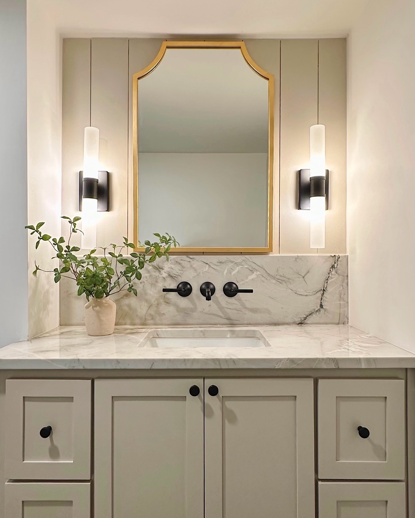 Super excited to share how gorgeous the basement bathroom turned out over at the Northwold project 😍 @theprimelifegroup did an amazing job bringing the design vision to life! Swipe for a peek into the design process and the before of this bathroom >>>
Design: @peachyhomeco
Work: @theprimelifegroup
#bathroomdesign #bathroomreno #bathrenovation #bathroomrenovation #bathroomremodel #bathroominspiration #bathroominspo #bathroomideas #bathroomvanity #countertops #remodeling #renovation #bathroomdecor #bathroomgoals #bathroomstyle #altantainteriordesign #atldesigner