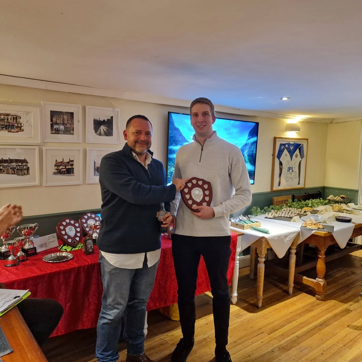 *Trophy Tuesday! 🏆*
Thanks to everyone who came along to the AGM and annual awards. It was great to see you all and reflect on another fab year, including a haul of Trophies. Here's your 2024 winners!
🌞Newcomer of the Year - Ben Smith
🏃Best 5k Runner - Female- @triathlon_marianne Open- @jamesssreeder .
🏊Swimmer of the Year - Mark Millar
🏃Runner or the year- Ben Smith
🎖Triathlete of the Year- Female- @natasha_perks Open- @j4mie_dunc4n
🏊🏃Club Aquathlon - Female - @ashiareeder Open - Adrian Curtis
⛰️Hill Climb - Female - @emilycathy22 Open- Howard Tansley. Most attempts- Sarah Tansley
🚴40k TT Female- Marianne Carpenter Open- Alex Dawson
🎖Outstanding Athletic Performance- Open- @forceofdaws . Female- Marianne Carpenter
💪Epic Achievement- @vix_bics Vix Randall
🐸Golden Frog (best fail)- @eugenekertzman Sally and Eugene Kertzmann
🍻Hair of the Frog (social)- Lizzie Popli
🤩 Outstanding contribution to the club- @graham.oak Graham Oak
🏞 Best Adventure- Amstel Gold Crew
🏅New “Multisport Series” award- Howard Tansley
We also awarded lifetime membership to Dan Lugsden.
#Triathlon #triathlonclub #agm #annualawards #triathletesofinsta #swimbikerun #multisport #triathloncommunity