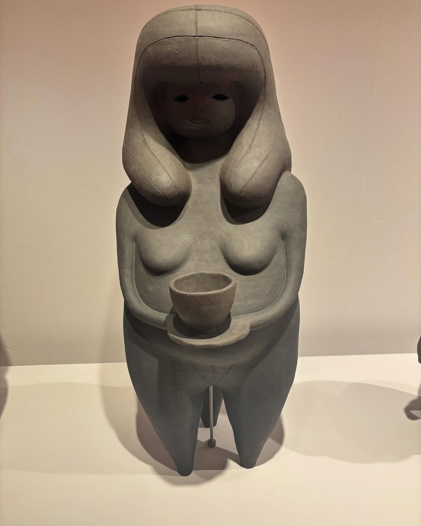 This stunning artwork is by @reneeso_ and can be found at a small exhibition @foundlingmuseum in London with other artists exploring identity through pottery. This is part of a selection called Self Made which depicts women’s strength, resilience, fertility and motherhood. I loved the strength and benevolence of this piece…she felt cheeky.
I’ve got a new article on @welldoing this week all about feminine identity …check out the link in my bio.
#welldoing #foundlingmuseum #reneeso #artistsdate #artastherapy #pottery #womenscircles #identity #psychotherapistsofinsta #theembodiedsoul