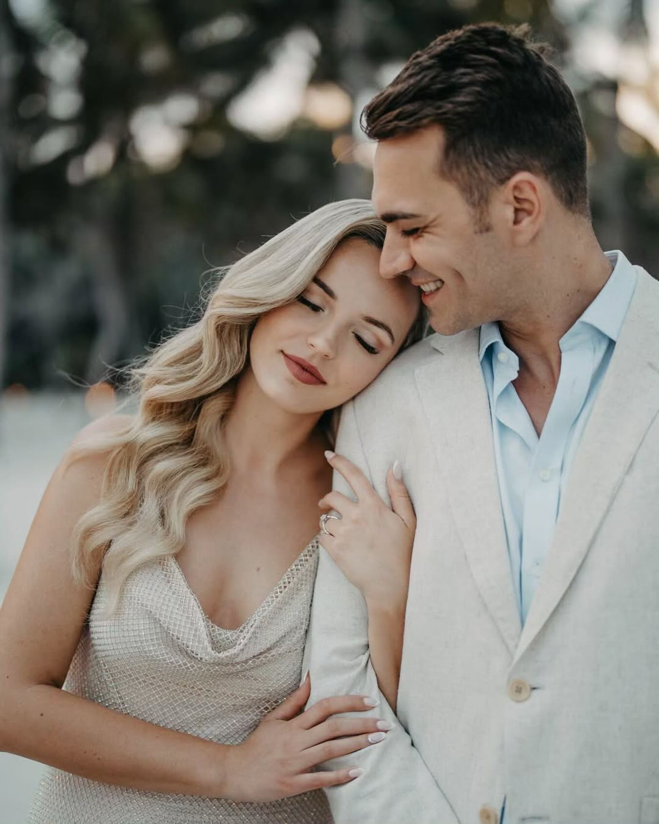 Angelika + Eni 🤍
Hairstyles @bysandymendez
Makeup @joie2023
PH & Video @visi_studio
Bride @angel_anastaz
Groom @enisesso
#destinationweddingmua #luxurydestinationwedding #destinationweddingcdmx #cdmxweddings #oaxacawedding #playadelcarmenwedding #tulumwedding #tulummua #cancunmua #playadelcarmenmua