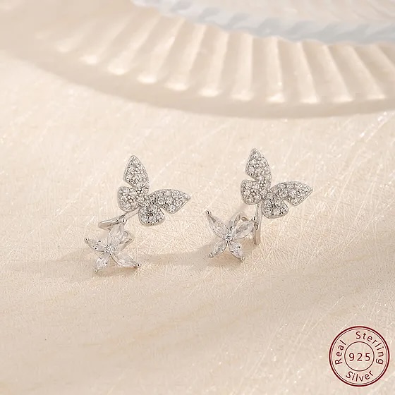 Elegant and timeless ✨ These 925 sterling silver butterfly zircon earrings are perfect for adding a touch of sparkle to any outfit. 🌸💎
#SterlingSilver #ButterflyEarrings #ZirconJewelry #TimelessElegance #JewelryLover #SilverStyle #ShimmerAndShine #EverydayLuxury #JewelryAddict