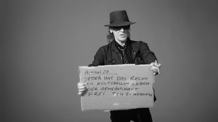 Aus gegebenem Anlass: Ein Film von Fotograf Olaf Heine zur Erinnerung an die Artikel der Menschenrechte, gedreht 2015 im Spielfeld Berlin mit Unterstützung vieler Musiker, Schauspieler und Sportler. Der Kurzfilm entstand in Zusammenarbeit mit MyPony Film und Jung von Matt, Heute steht im Bundestag das Asylrecht zur Abstimmung und wir hier im Spielfeld glauben an eine freiheitlich demokratische Gesellschaft, die anderen eine sichere Zuflucht vor Krieg, Verfolgung und Terror bietet.
.
@janjosefliefers @bullyherbig udolindenberg @joko @ilkayguendogan @michlmittermeier @timmaelzer_official @katjariemann @benwedes @tdissoo @damitdasklaasturbo @jana_urkraft @palinski @lesmoureal #ollidittrich @ekofreezy @reagarvey @sibelkekilli @sarahconnor @thomaskretschmann @mmwesternhagen @nikolaikinski hanssarpei @sasha.music #sebastianhellmann @niedeckensbap
.
#asylrecht #menschenrechte #humanrights #gegenrassismus #gegennazis #wirsindmehr