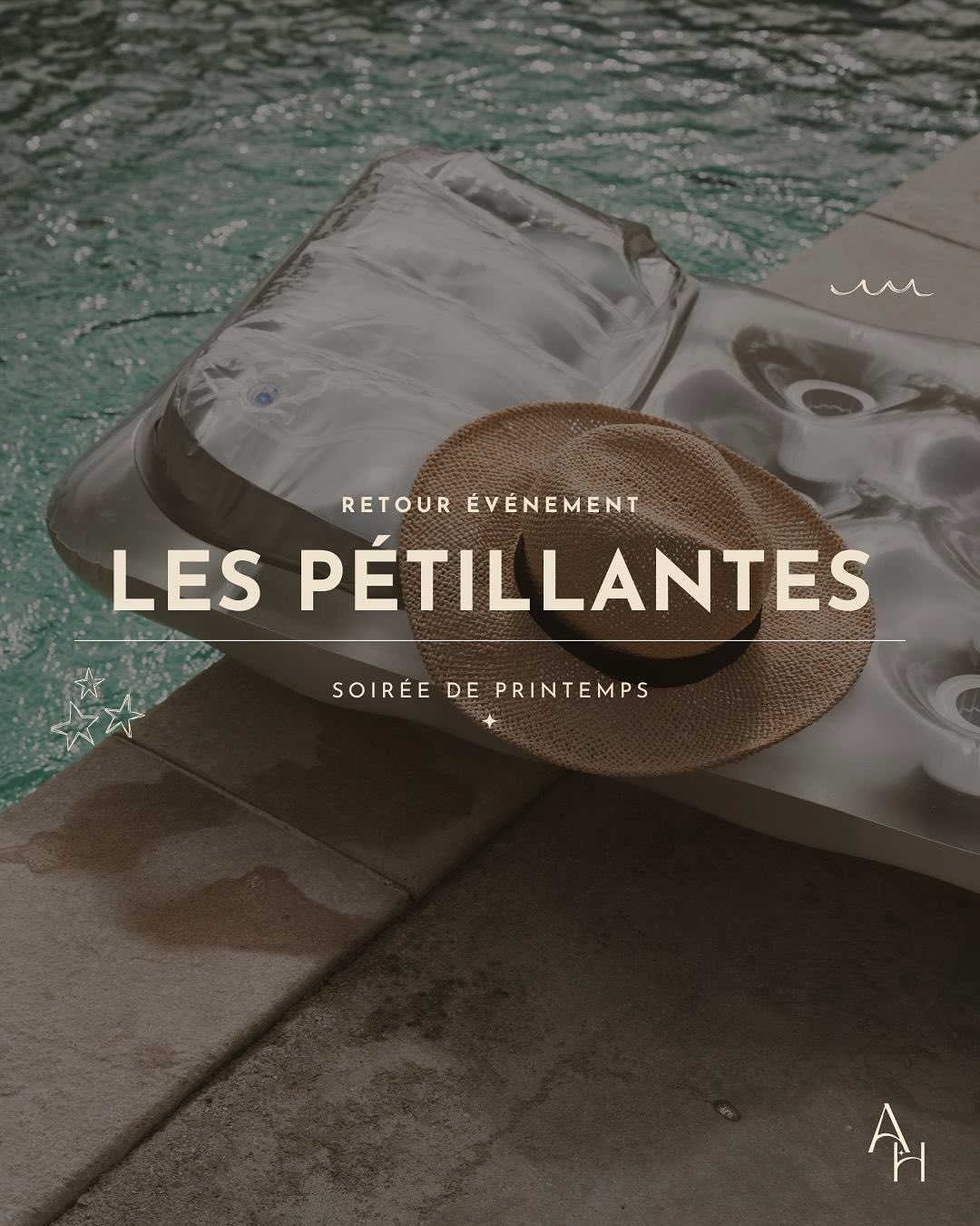 Souvenirs de la soirée de printemps @les_petillantes_ au @lagardereparisracing ✨
Il y a presque un an, nous avions imaginé et réalisé cet événement pour Les Pétillantes, un club qui honore, soutient et connecte les énergies des femmes inspirantes. Ce fut une soirée riche en échanges, en découvertes et en douceur. 💐
🌿 Gestion de l’événement : De la planification globale à l’installation finale, chaque étape a été orchestrée pour garantir une soirée fluide et réussie.
🍷 Coordination des prestataires : Traiteur, service, logistique… Tous les acteurs ont collaboré pour offrir une expérience optimale.
🌸 Scénographie et ambiance : Chaque détail a été soigneusement pensé pour créer une atmosphère chaleureuse, élégante et printanière.
🤝 Gestion des invités : Un suivi personnalisé pour que chaque participante reparte avec des souvenirs uniques et le sourire.
🧘♀️ Yoga en petit comité : Un moment de bien-être et de sérénité pour ouvrir la soirée en toute douceur avec @mathilde.yogifit
🍪 Découverte gourmande : Les participantes ont également eu l’opportunité de savourer les délicieux cookies de Chloé @sunday_routine
📸 Souvenirs capturés : Notre partenaire @memoryz_paris était présent pour immortaliser ces instants précieux et permettre à chacune de repartir avec des clichés mémorables.
✨ Vous souhaitez organiser votre prochain événement sur-mesure ? Contactez-nous, et créons ensemble une expérience qui vous ressemble. 💌
#AgenceHorizon #evenement #scenographie #bienetre #printemps