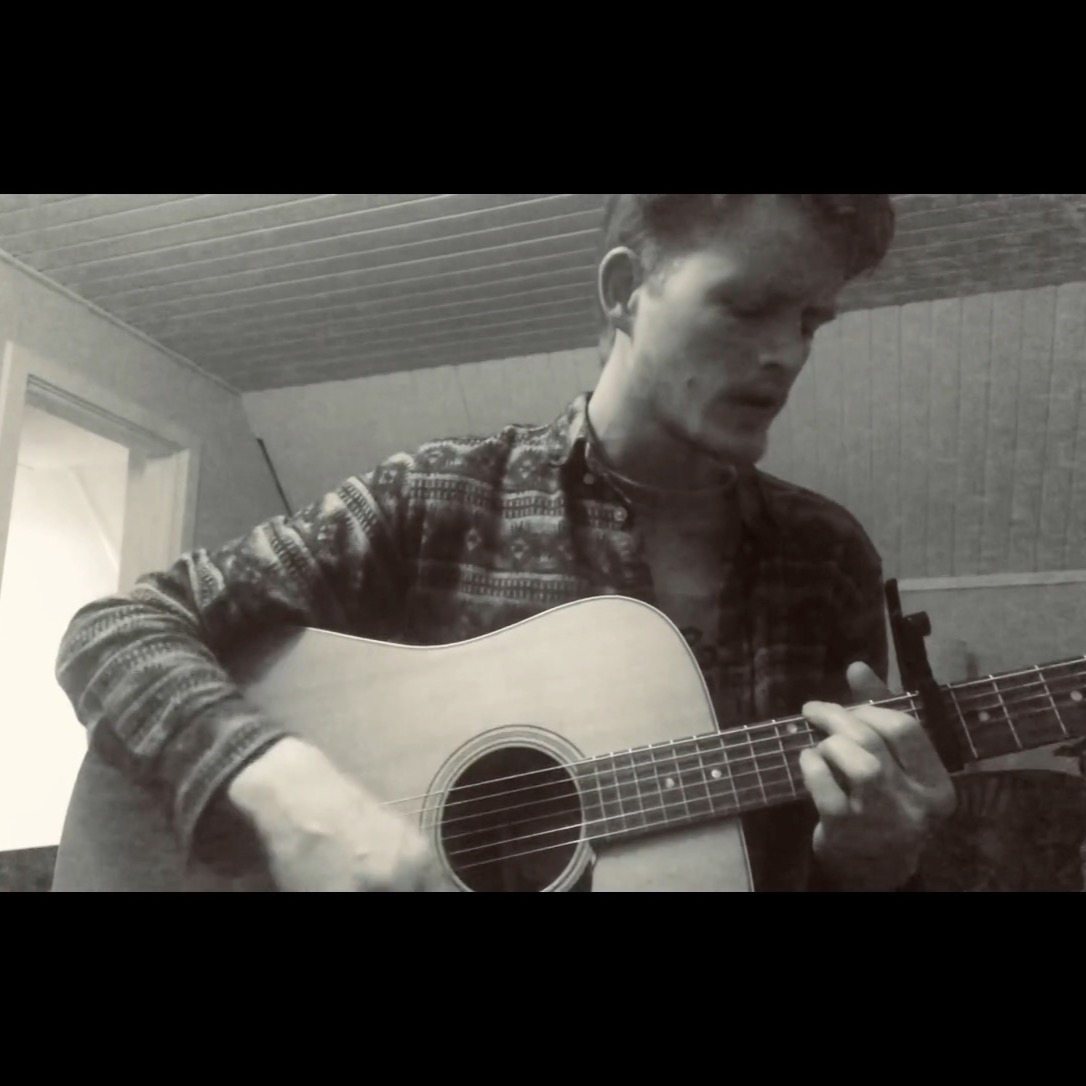 Found this memo from a few years back, where I made a guitar arrangement of ‘The Misty Mountains’ to play at my sister’s wedding (she’s a big fan of Tolkien) with my brother joining on the low octave.