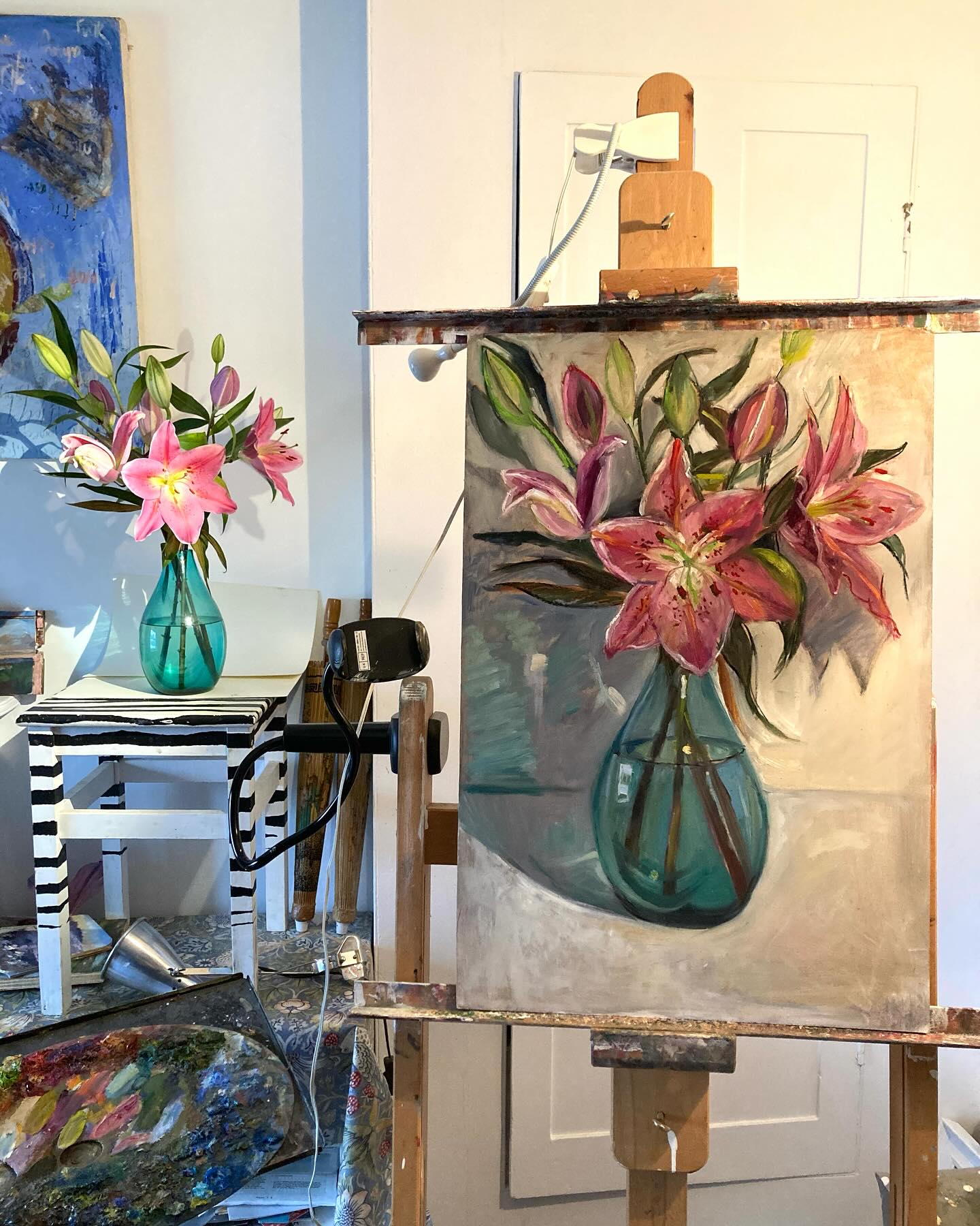 A very dull day today but I have some gorgeous lilies in my studio that smell wonderful!
#lilies #flowers #beautifulflowers #stilllife #stilllofepainting #oilpainting #liliepainting #studioart #suffolkartist #woodbridge #art #artist #artistofinstagram #pinklilies #painting #beautifulart #artforsale