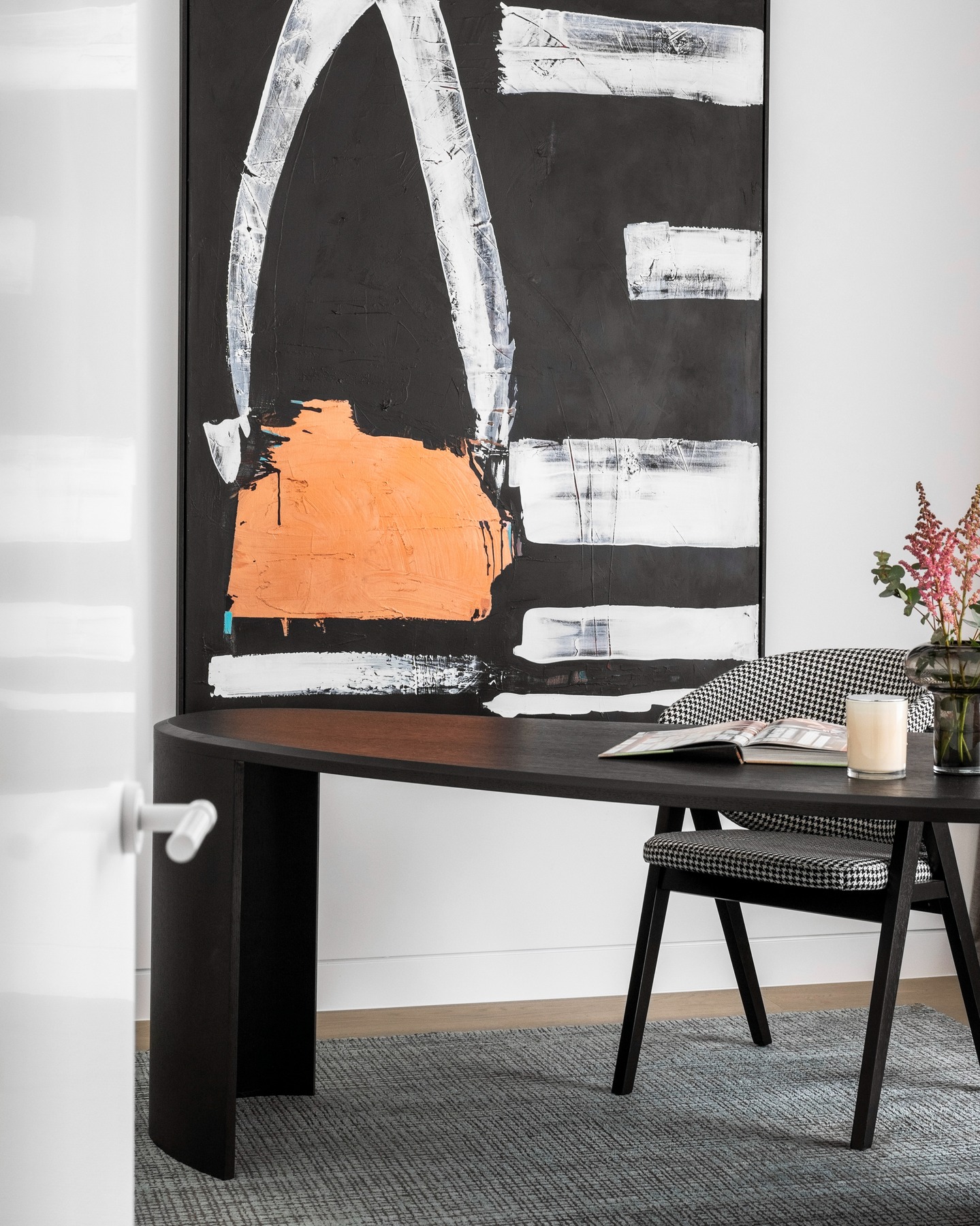 INTERIOR STYLING // Thoughtful design in every corner of the Elwood residence.
Artwork by @kerryarmstrongart
@fredmanproperty
@joel_fredman