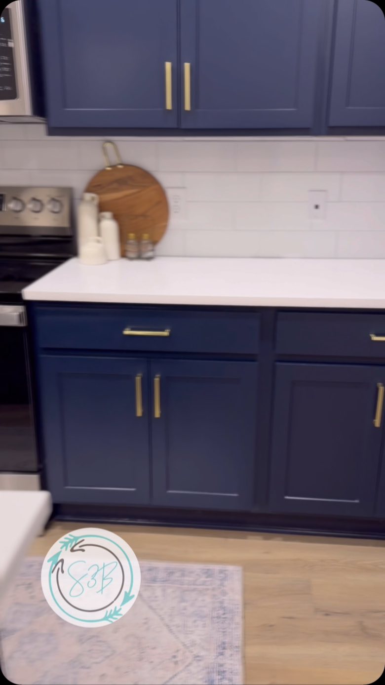 Lots of luxury with a curated coastal design at this lovely model unit in Charleston, SC. Away from the city’s noise, Halcyon gives you a refined escape for peaceful Low Country living.
#modelunit #multifamilyhousing #greystarapartments #greystarliving #design #coastalvibes #curateddesign #multifamilydesign #coastalinteriors #lowcountrydesign