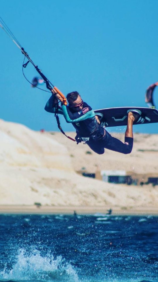 Beautiful conditions this evening #tarifa #kitesurfholidays #winterkitedestination