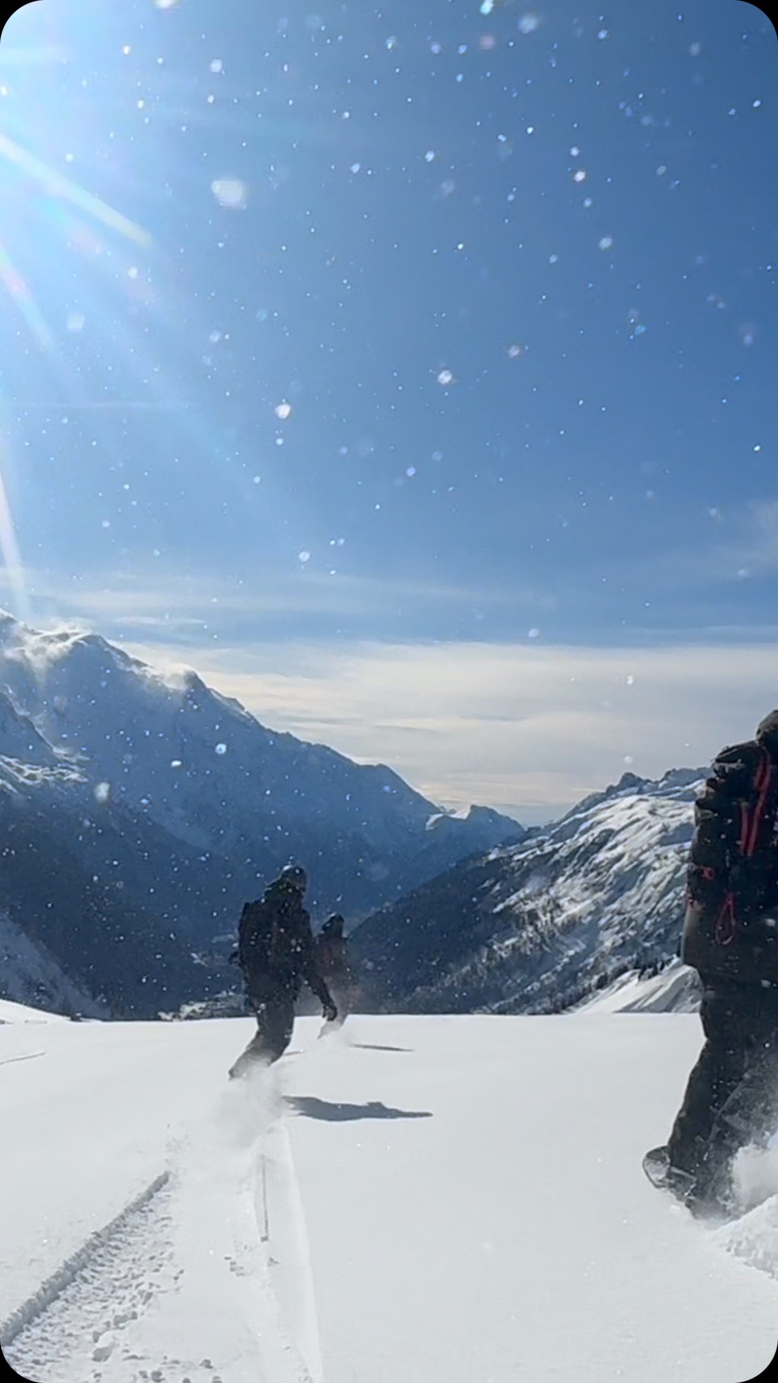 Chase races, hares in action….
@andrewmacqueen @moorega7 @tomramsay783
#snowboarding #snowboard #snow #board #wintersession
@henaff_off @quiksilver.snow @vimanasnow