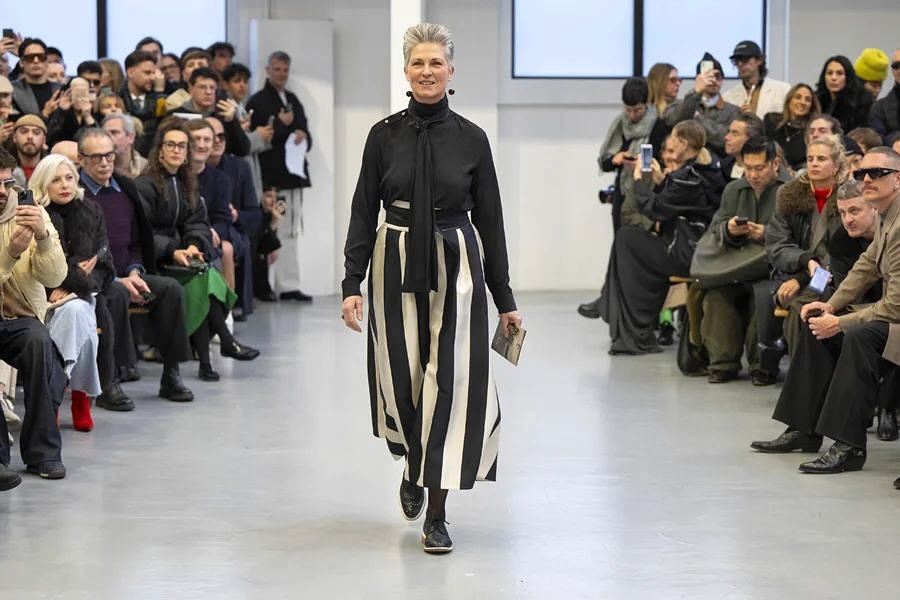 This moment!!! The catwalk show had finished and it was my turn. Walking into a room full of people and press was extraordinary. Everyone turned to look, no one knew who I was or what was about to happen. It was all incredibly surreal. ❣️
#gaywedding
#weddingday
#newlyweds
#weddingcelebrant
#celebrant
#celebrantwedding
#bespokeceremony
#awildecelebrant