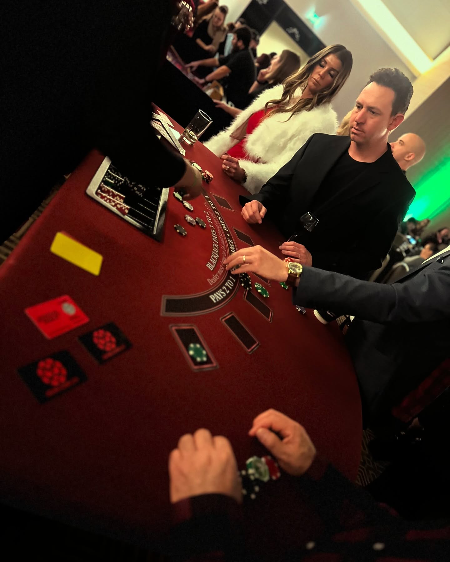 Double down on fun—our blackjack tables are the life of the party! 🃏🍸
#casinoparty #eventrentals #azevents #casinonight