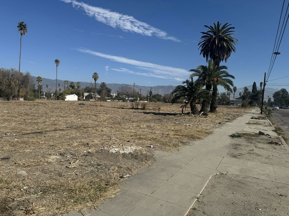 Peace Dreamers,
To all my Visionaries.
To all my Dreamers.
To all my Believers.
To all my Forward Thinkers.
To all that have a heart for our young people.
This is where it starts. You do the work. You BELIEVE in the work. & you KEEP WORKING. Brick by BIRCK And one day… ONE DAY ALL YOUR DREAMS WILL COME TRUE!
Dreams Training Facility- It all starts with a dream
#Keepdreaming 💭