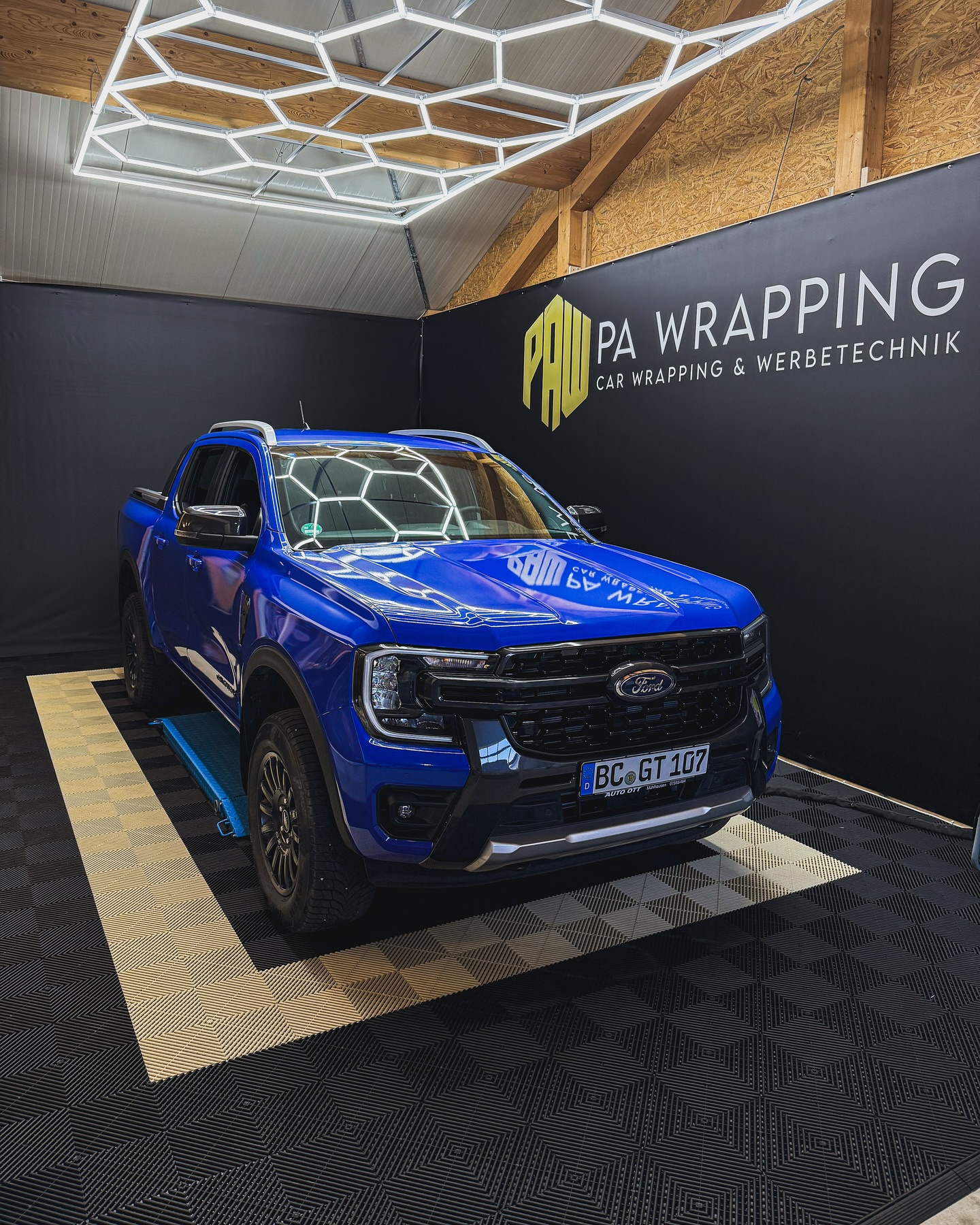 Ford Ranger Wildtrak 💙
.
.
.
#pawrapping #carwrapping #wrapping #wrapped #bauen #sanieren #holz #foliert #folierung #grünteam #baustelle #ford #ranger #fordranger #wildtrak #rangerwildtrak #werbetechnik #beschriftung #beschriftung #fahrzeugbeschriftung #firmenbeschriftung #firmenbranding #firmenwerbung #ravensburg #aulendof #biberach #galabau #baustelle #fahrzeugdesign