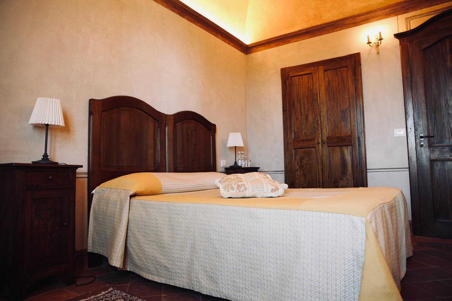 Lazy Sundays 🌞 Enjoy the rest of your weekend!
•
•
•
#sunday #weekend #castellodivaglio #italy #weddingvenue #italien #piemonte