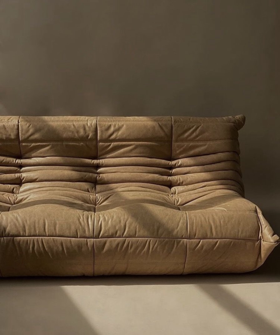 The Togo by @ligneroset
The Togo is an iconic piece, known for its comfort and unique design. It’s a perfect blend of form and function - great for lounging but also a statement piece in any room. We love this leather version, it adds a touch of luxury and durability to the relaxed, casual vibe of the sofa. 👌🏼