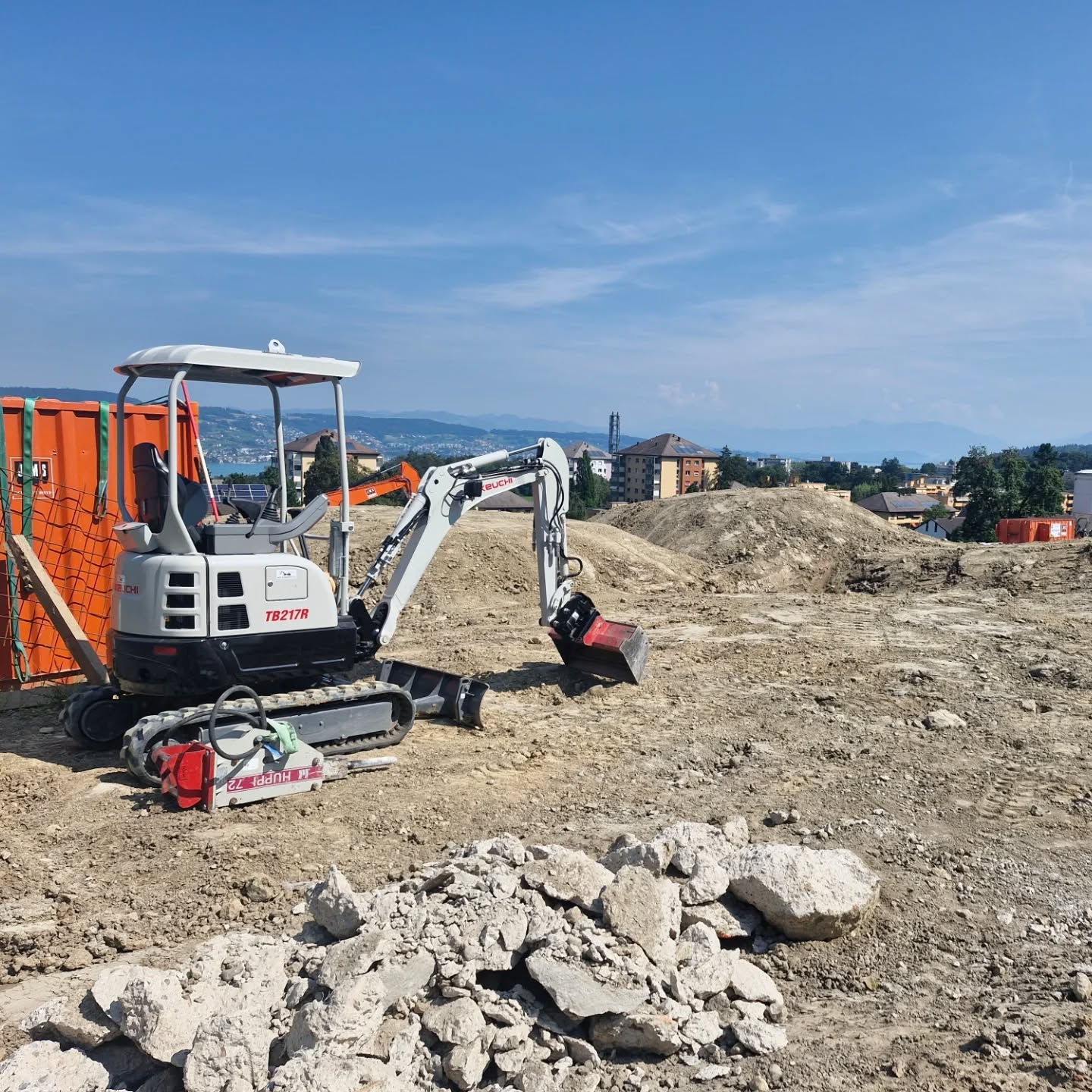 Seit Ende Juli 2024 durften wir die Firma @jmsgruppe beim erstellen von 5 Aushubsolen der Kanalisation sowie den Rückbau der Pfähle unterstützen. Vielen Dank für diesen Auftrag 👌🇨🇭
#Takeuchi#Caterpillar#Aushub#Tiefbau