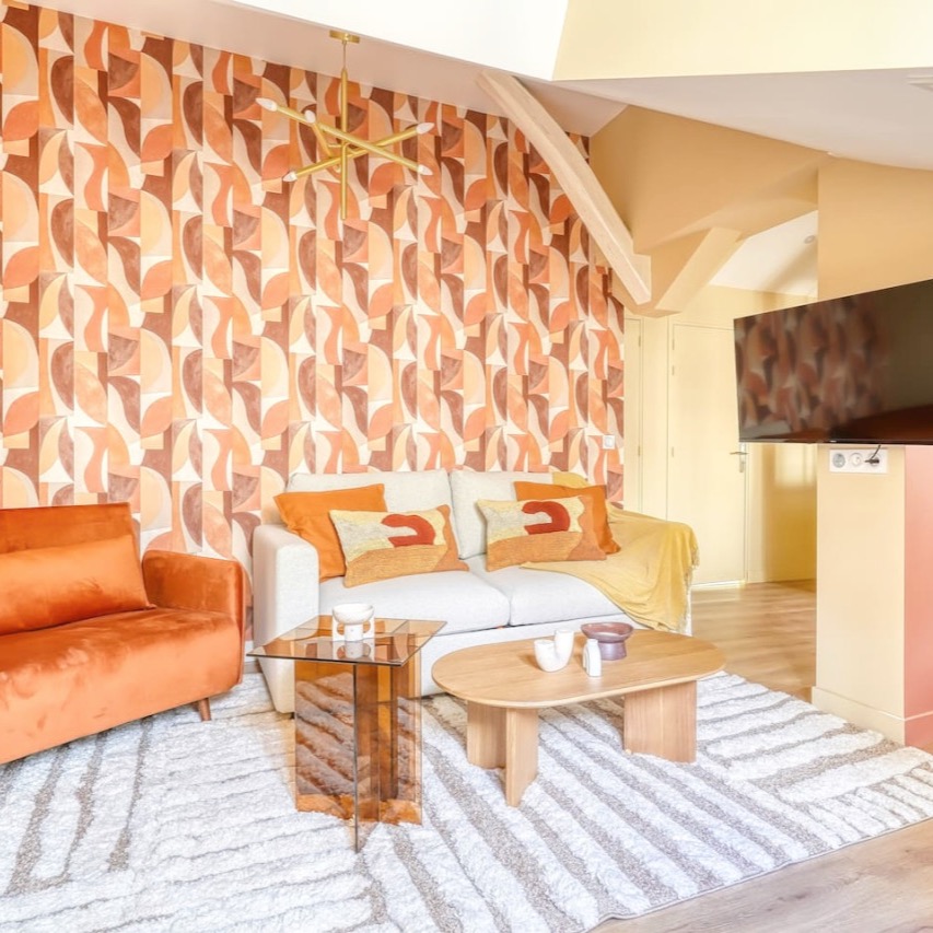 🏠✨Discover our elegant apartment located in the 15th arrondissement and which can accommodate 4 people. Bright and fully furnished, this space offers a friendly and modern setting. Located in a lively area with shops, cafes and parks nearby, it is the ideal place for a getaway with family or friends in Paris.
🏠 On the 4th floor without elevator
🛋️ 1 living room with a sofa bed for 2 people and a dining area
📺 TV & Wi-Fi
🍳 1 fully equipped kitchen with hotplates, microwave, oven, Nespresso coffee machine, kettle, dishwasher
🛏️ 1 double bedroom
🚿 1 bathroom with toilet
🧺 washing machine
❄️ Air conditionné
Cozy - Warm
#realestate #paris #airbnb #Evengestion #rentals#parisstay