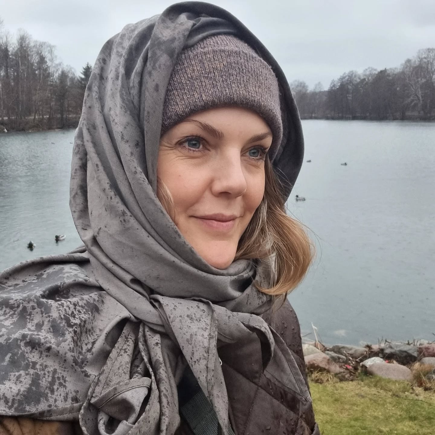 Paus är framgång! 🌿💆♀️
Länge trodde jag att nyckeln till framgång var att springa fortare och jobba hårdare. Men livet har de senaste åren lärt mig en viktig läxa - återhämtning är lika viktig som ansträngning.
Mina onsdagar är nu helgade åt att vara dagmatte, ta långa promenader och bara vara. Det är fortfarande en utmaning att stänga av prestationstankarna, men jag påminner mig själv om att vila utan skärm är vägen till hållbar framgång för mig.
Hur tar du hand om dig själv? Dela din favoritpausaktivitet i kommentarerna! 👇
#SelfCareWednesday #BalansILivet