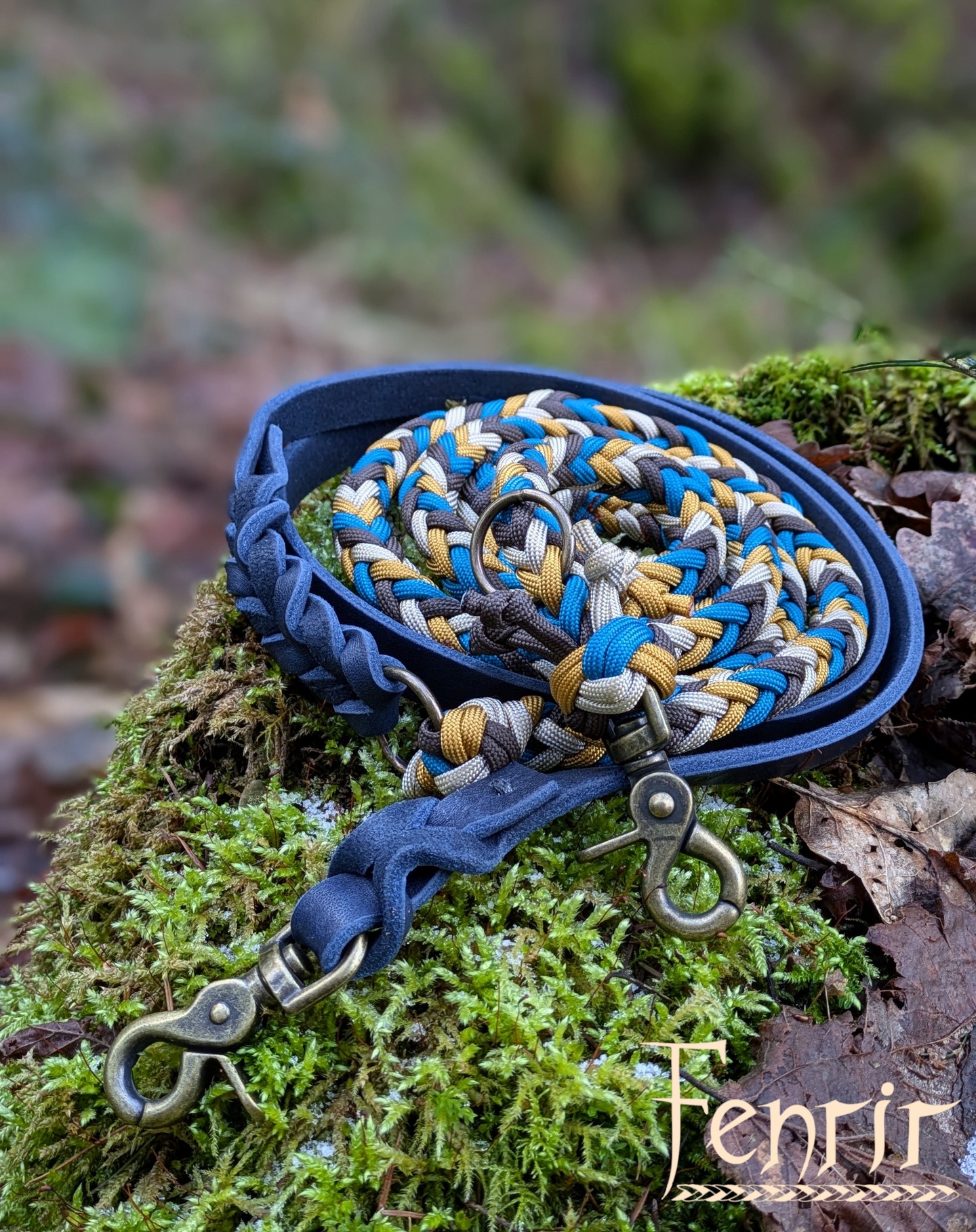 ❤️
#hundeliebe #hundeleine #paracord #leder #mix #blau #gelb #handmadewithlove #smallbusiness #fenrirhandmade