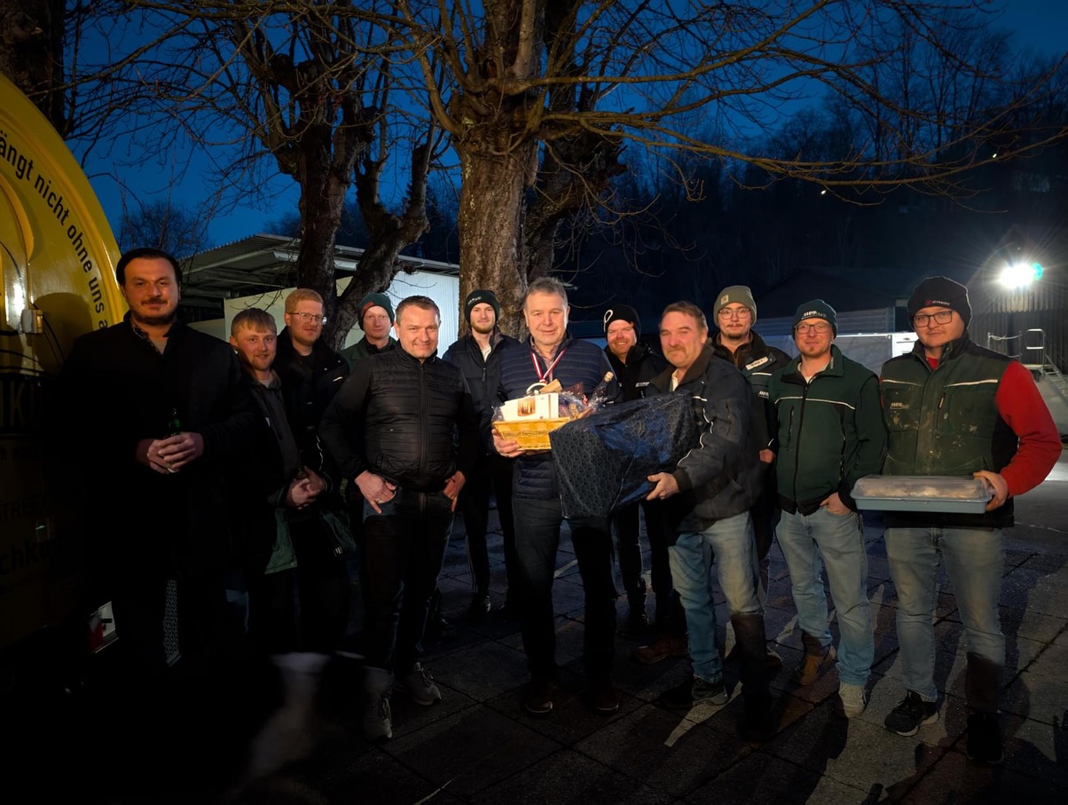 Wir verabschieden uns von unserem Johann Lainerberger, der nach beinah vier Jahrzehnten Mayr Bau in die wohl verdiente Pension geht. Laini, ein großes Dankeschön an dich!
#mayrbau #steyr #austria #dankeschön