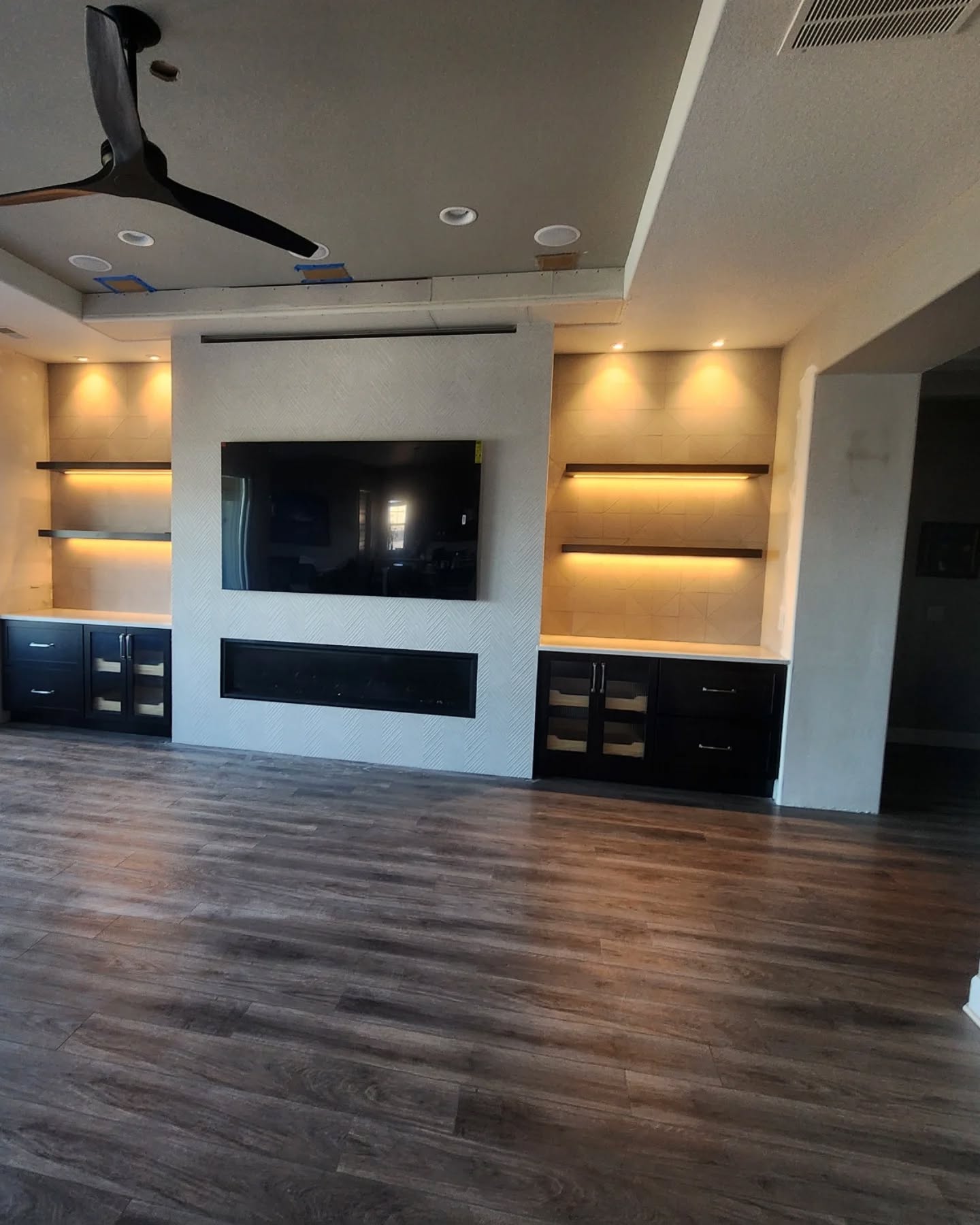 A fireplace project made of Spanish luxury porcelain stoneware by Porcelanosa.