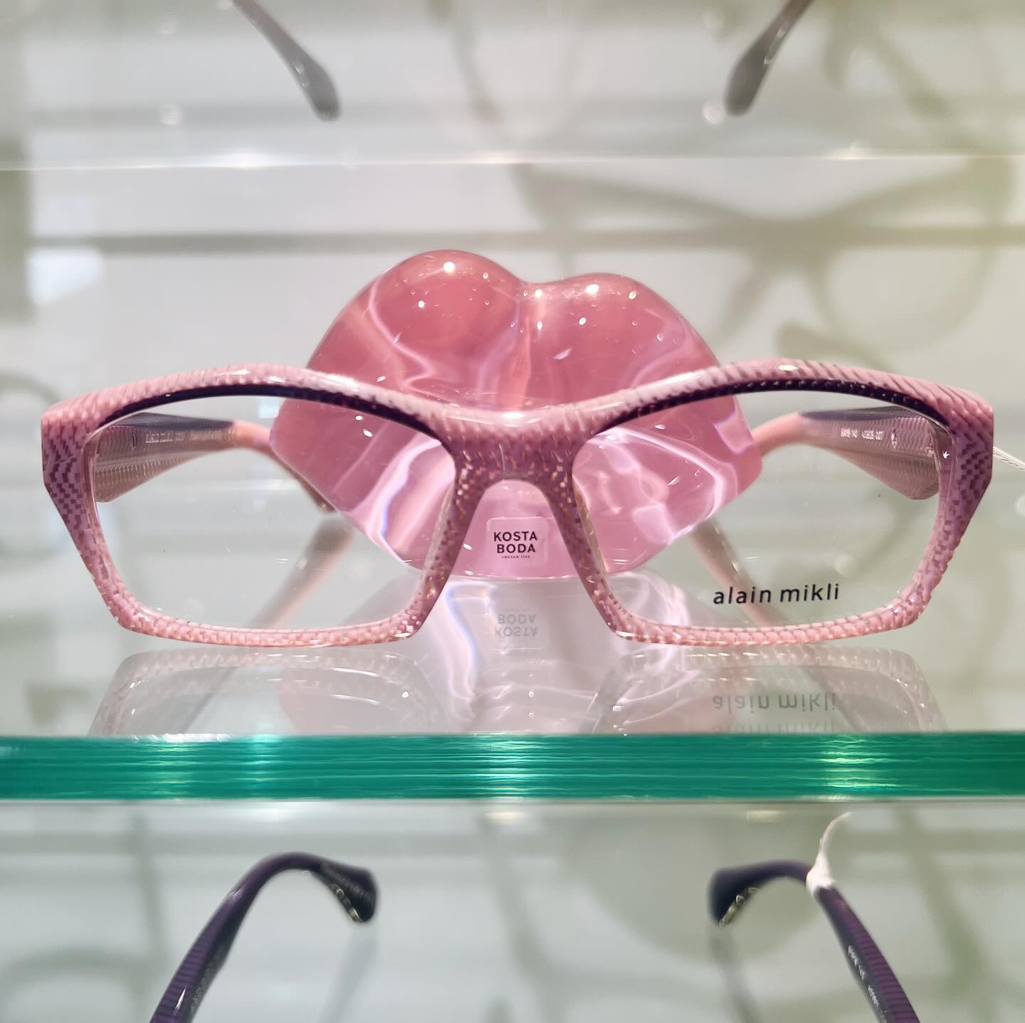 Våren knackar på!!! (Snart iallafall)
Spana in denna godbit från @alainmikliparis 🌸💞💖