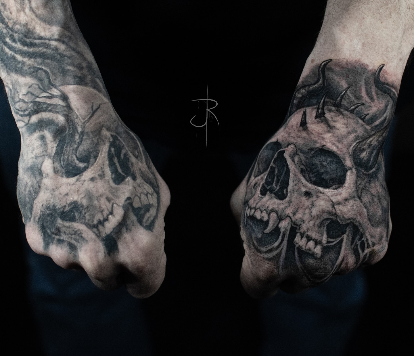 šš
Booking June/July here at @rstattoony
Schedule a consultation on my booking site, or fill out the email form on my website for scheduling.
Links in bio!