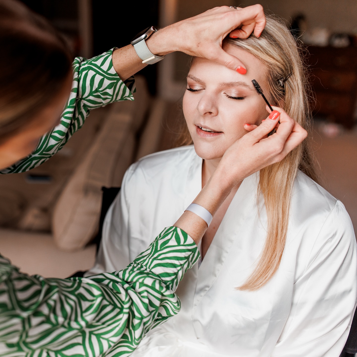 Howâs day 3942 of January going for everyone? đ Surprisingly, January is going pretty quickly for me!
As I get everything ready to return from my maternity in the spring, this month has been super busy getting my new online system up and running, booking in trials, responding to so many enquiries for 2026 (you guys are so organised!) and organising my kit to make sure itâs got everything I need for my 2025 brides. A few exciting new products joining my kit this year which Iâll post about soon because I know you all love a kit tour!
Whilst I sit here doing my monthly lash inventory (yes thatâs a thing!), I thought Iâd share these beautiful photos by @damionmowerphotography of the beautiful Lily getting ready @ashdownparkhotel last year. The last photo isnât a getting ready shot, but I couldnât not share it! I just love how happy Lily looks! đ
Dream team:
Makeup by me @elliemcgowanmakeup
Dress - @justinalexander
Flowers - @branchingoutbr3
Photographer - @damionmowerphotography
Venue - @ashdownparkhotel
Hair - @mrs_elder__
#bridalmakeupinspo #bridalmakeupartist #sussexwedding #sussexweddingvenue #surreyweddings #surreyweddingvenue #hampshireweddings #hampshireweddingvenue #sussexmakeupartist #surreymakeupartist #hampshiremakeupartist #bridalmakeup #sussexweddings #surreyweddingvendors #sussexweddingsuppliers #surreyweddingvendors #naturalbride #naturalbridalmakeup #classicbride #bridesmaidmakeup #luxurybride #2025bride #2026bride #engagedandplanning