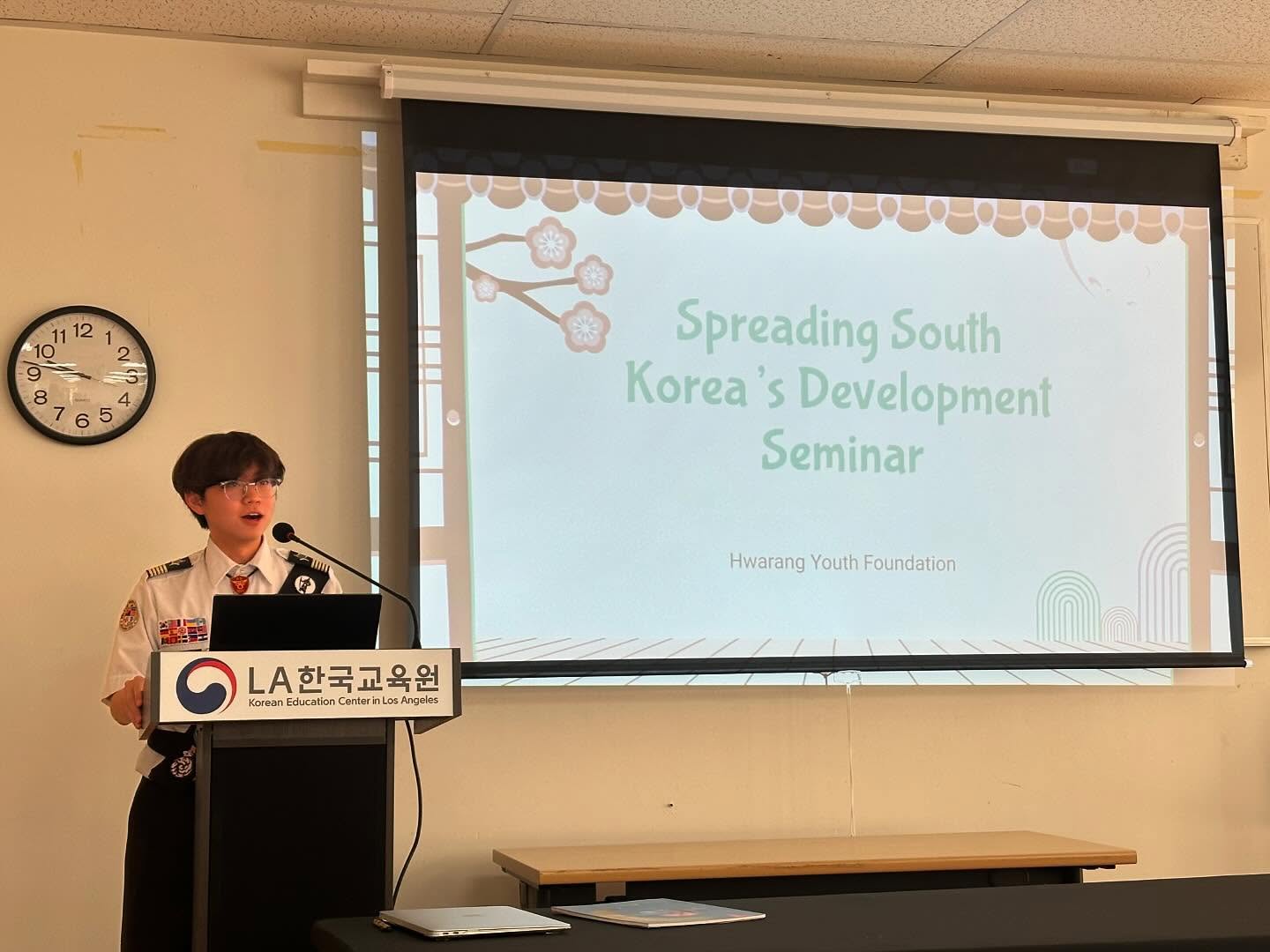 ❗️📊Spreading the South Korea's Development Seminar📊❗️
We have prepared an event in collaboration with the Overseas Koreans Agency and the Consulate General, where Hwarang members presented and distributed booklets created by themselves. These booklets, based on accurate information, highlight Korea's advancements. This was a proud moment for the members and a meaningful event engaging local leaders and stakeholders, hosted by Hwarang.
🥳❗️