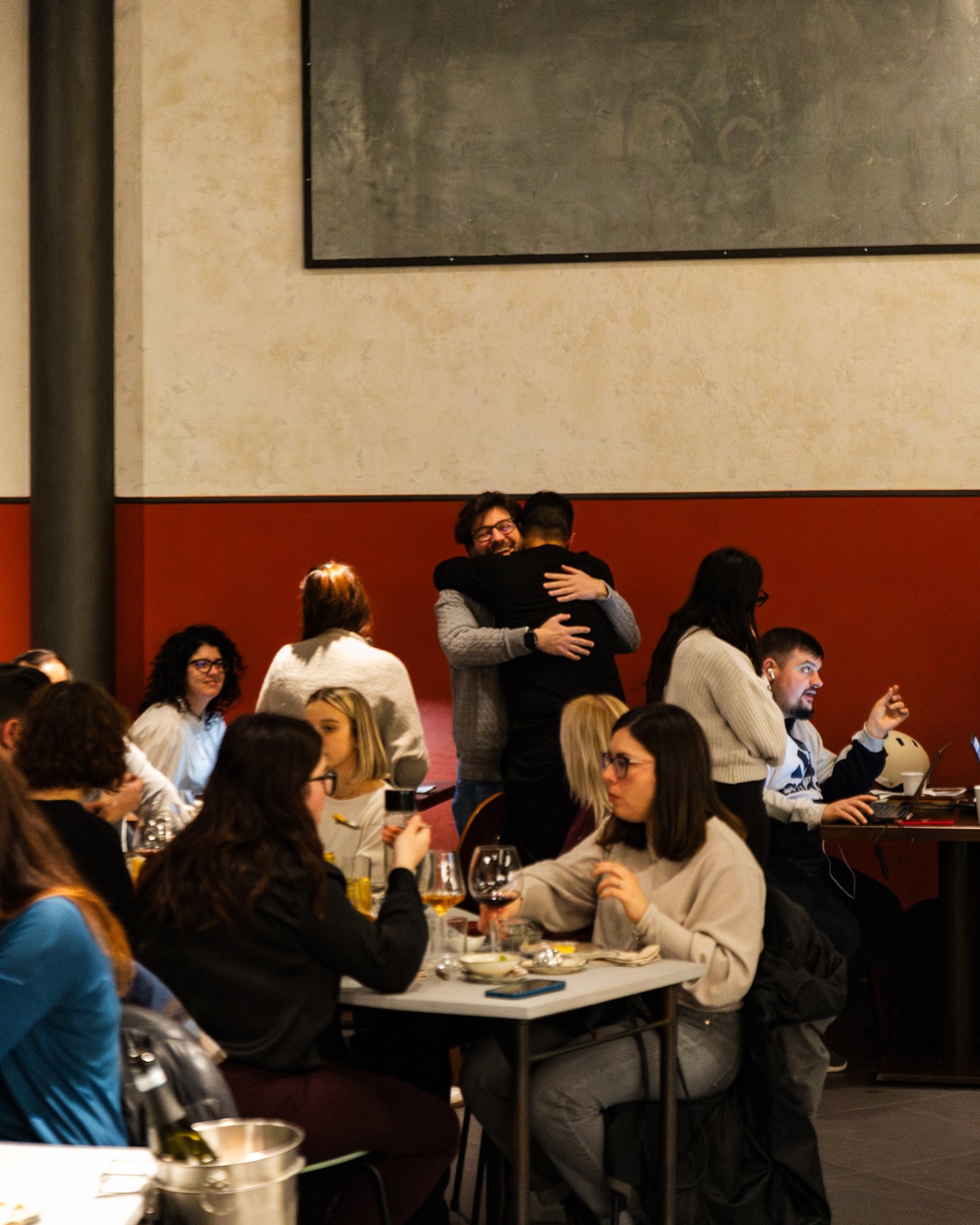 Vieni a scoprire la proposta di #Rabarè!
Il nostro team al completo vi aspetta dal Martedì al Sabato per accogliervi con un sorriso nella nostra piazza, farvi assaggiare i drink e gli snack del nostro menù, e raccontarvi l’essenza di Rabarè: ovvero le nostre Esperienze!
Vi ricordiamo di prenotare sul nostro sito (al nostro Link in Bio), per potervi assicurare un’esperienza indimenticabile!
Ci trovi in Via Maria Vittoria 58/H.
Dal martedì al giovedì dalle 18.00 a mezzanotte.
Il venerdì e il sabato dalle 18.00 all’ 1.00.
#piccoliassaggi #grandiingredienti #cucinacreativa #nuovaapertura #nuovaaperturatorino #ristorantetorino #enotecatorino #bistrottorino #NoLo #rabarè