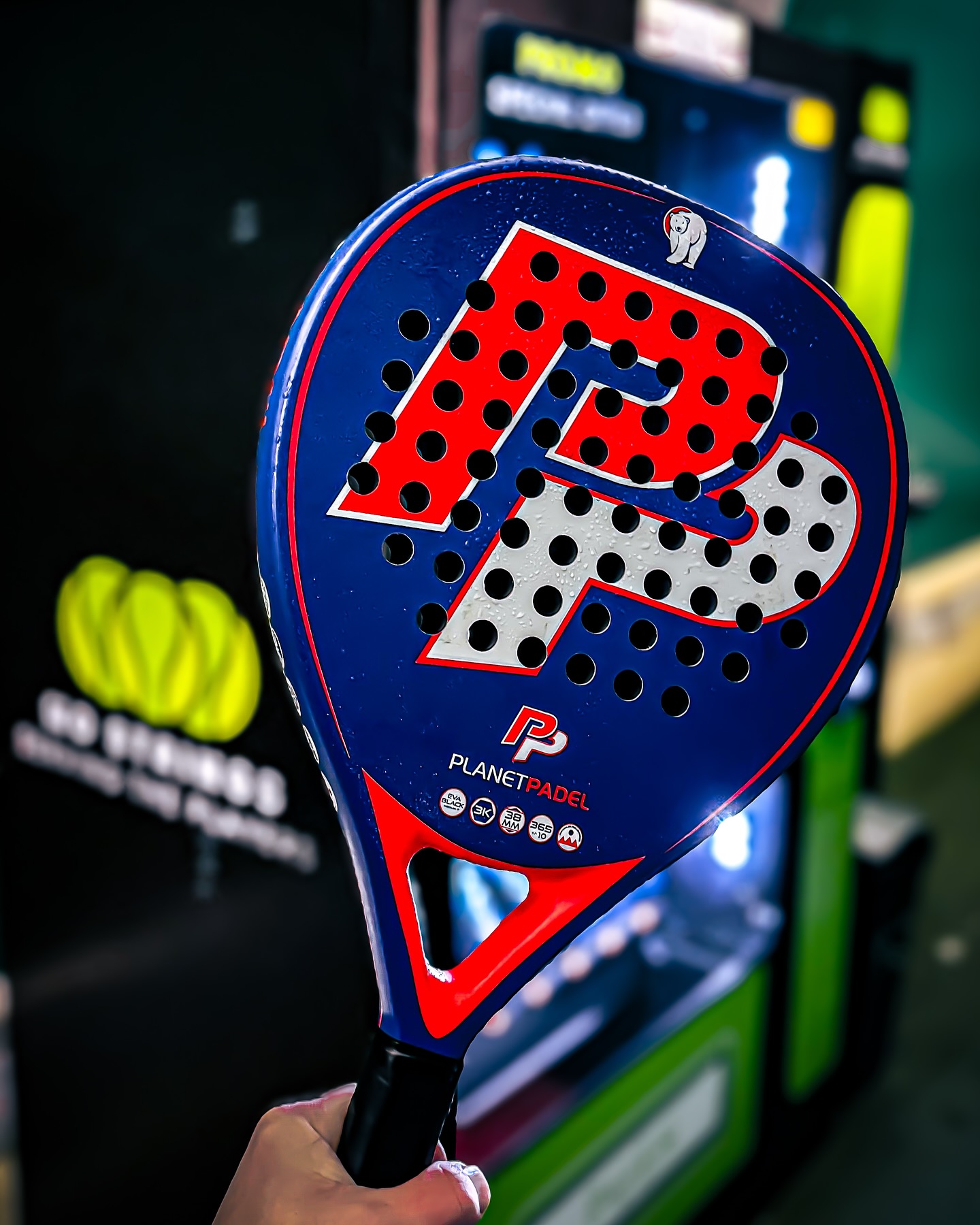 Great to meet up and have a match with the @planet_padel_ team at the excellent @winchesterracquetsandfitness venue.
If you are getting started with padel it’s definitely worth checking out the rackets from Planet Padel, they come with a great comfort grip attached and a tote bag too at a brilliant price.
We look forward to the rematch!
https://planetpadel.uk/
#padel #padeltime #padeladdict #padelmania #sport #instapadel #padelfun #padeltennis #padellovers #padelinstagram #padelpeople #padelgood #community