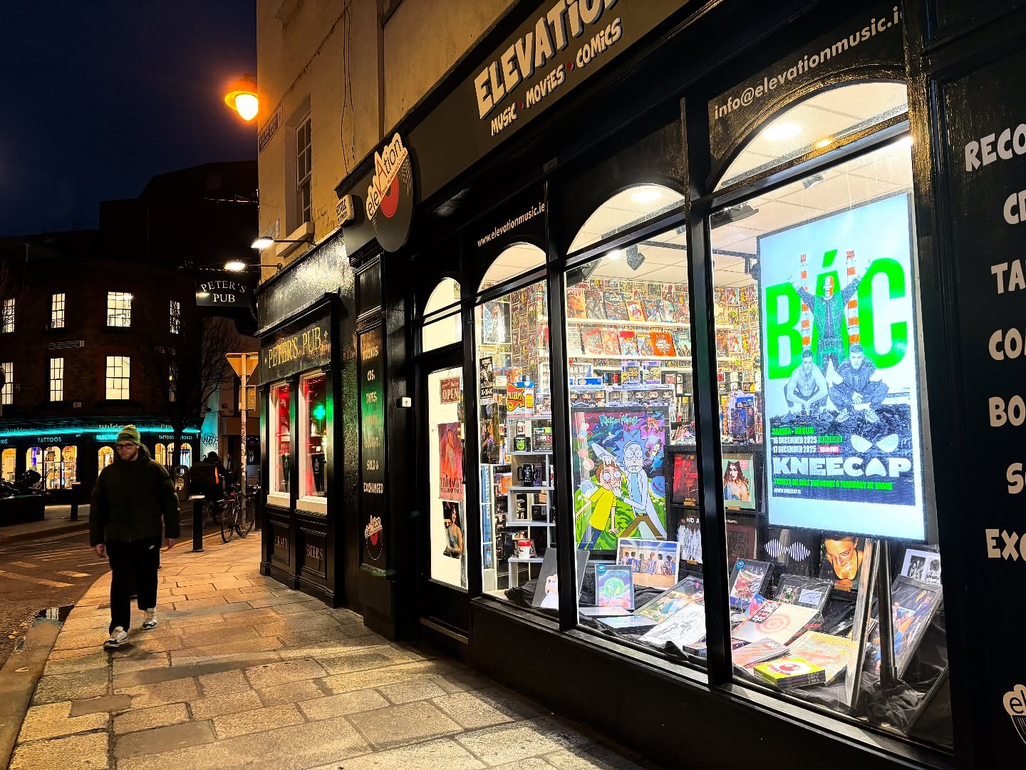 👁️ KNEECAP 👁️
Beidh Kneecap í mBác! 🇮🇪 💙
@kneecap32
@aikenpromotions
“Tunes sa chúlra, suas full whack!” 🔊
#kneecap #outofhomeadvertising #dooh #dublin