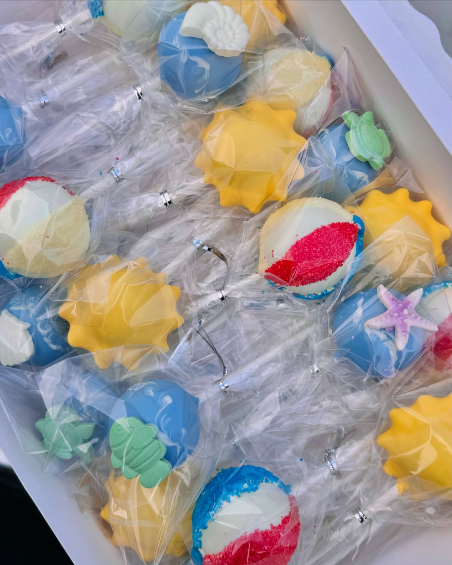 Missin’ that summer weather ☀️ (Yes, I did just make these- we were both aware that it is indeed not summer) 🩷
•
Order for ANY occasion using the link in my bio!
#order #desserts #smallbusiness #nj #njbaker #newjersey #summer #fun #cakepops #explorepage #like #share #supportsmallbusiness