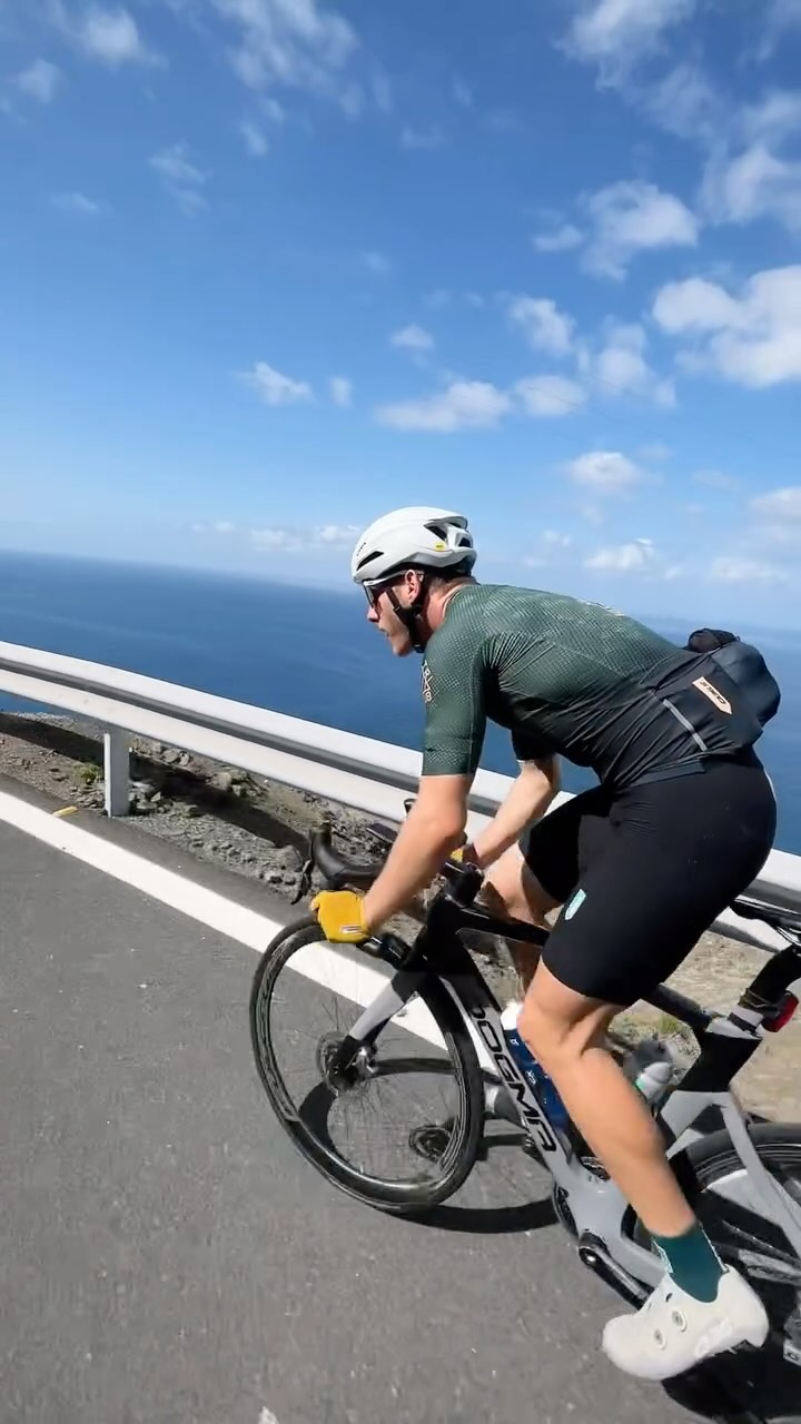 Epic Queen 👑 stage on Gran Canaria. Special to experience all the climatic areas of the Island 🏝️🏜️🏞️.
#canaryislands#trainingcamp#epicride#cyclingpassion