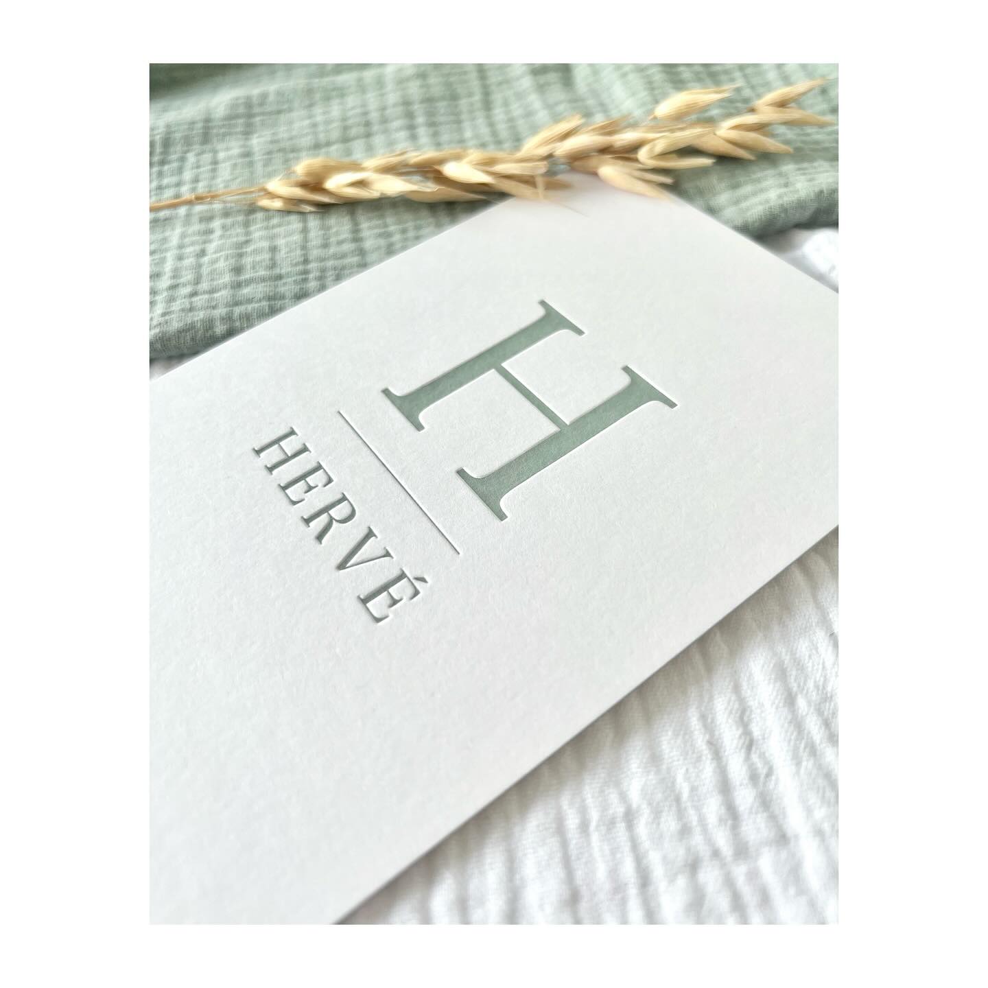 Een prachtig, minimalistisch letterpresskaartje voor Hervé 🫶
#geboortekaart #geboortekaartje #geboortekaartjes #baby #studioflo #drukwerk #minimalistischgeboortekaartje #letterpress #letterpresskaartje #zijdegroen #diepdruk #geboortekaartjezijdegroen #babyontheway #babyboy #zwanger2025 #itsaboy #zwanger #20wekenzwanger #mommytobe #studioflo #eenvoud #eenvoudigkaartje #minimalistisch #ontwerp #grafischontwerp #doopsuiker #suikerbonen