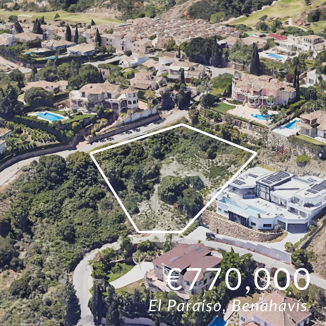 Fantastic plot of 3,060 m2 available in El Paraiso
Panoramic views of La Concha, the golf valley, and the sea
One of the biggest plots available in the area
Great investment & development opportunity
Close to the sea, less than 10 minutes drive into Puerto Banus