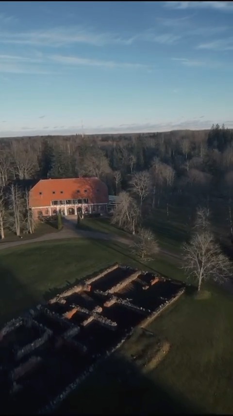 Dažreiz sirds, kas ikdienā skrien pienākumos un notikumos, brīvdienās tā vien ilgojas pēc miera un klusuma.
#annas #annashote #annashotelspa #slowdown #gaujnationalpark #annasmanor