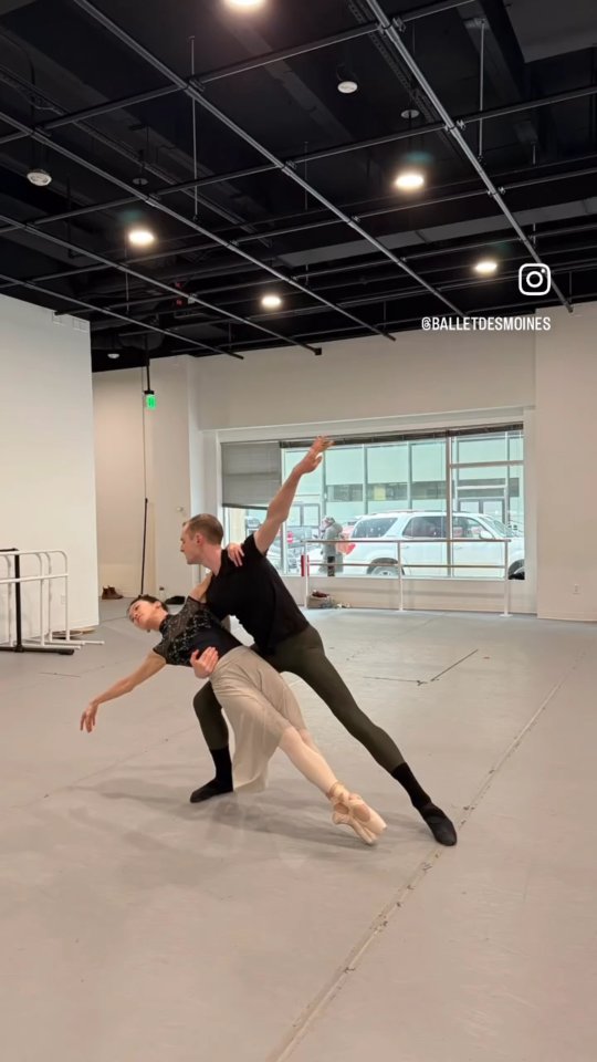 This is a sneak peek of the rehearsals for See the Music by @balletdesmoines , featuring Tom Mattingly's Four Seasons with pianist Douglas-Jayd Burn @djburnpiano and a world premiere collaboration with the @aizuriquartet.
.
I am very honored that the Artistic Director of #balletdesmoines , @tommattinglydance , has chosen to use my PianonSonatas once again after our first collaboration in 2021.
.
Douglas-Jayd Burn will perform nine movements from my six Piano Sonatas. Here, you can see a rehearsal clip with the 1st movement of my second Piano Sonata..
The ballet will premiere on February 20th at #grinnellcollege . Further events are on February 28th at #hoytshermanplace and on March 2nd at #stevensauditorium
.
Get your tickets at
.
www.balletdesmoines.org/see-the-music
(link in bio!)
.
#classical #classicalcomposer #classicalmusic #classicalmusician #classicalmusicians #classicalpianist #classicalpiano #ballet #balletdancer #balletdancers