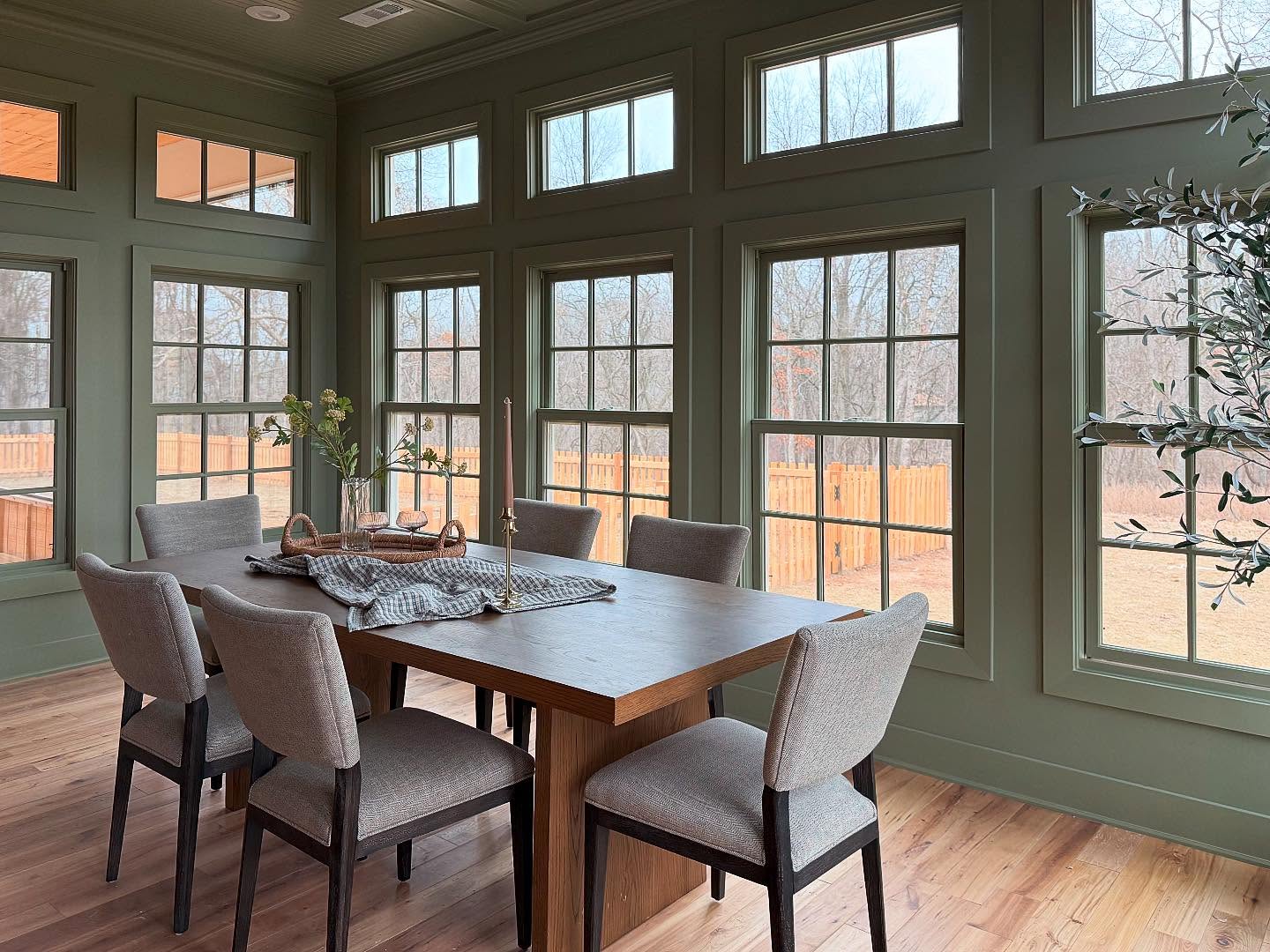 Room of my dreams 🫠
Builder: @buildmonument
Furniture: @the.howse
Windows: @themarvinbrand
Photo: my crappy iPhone for now