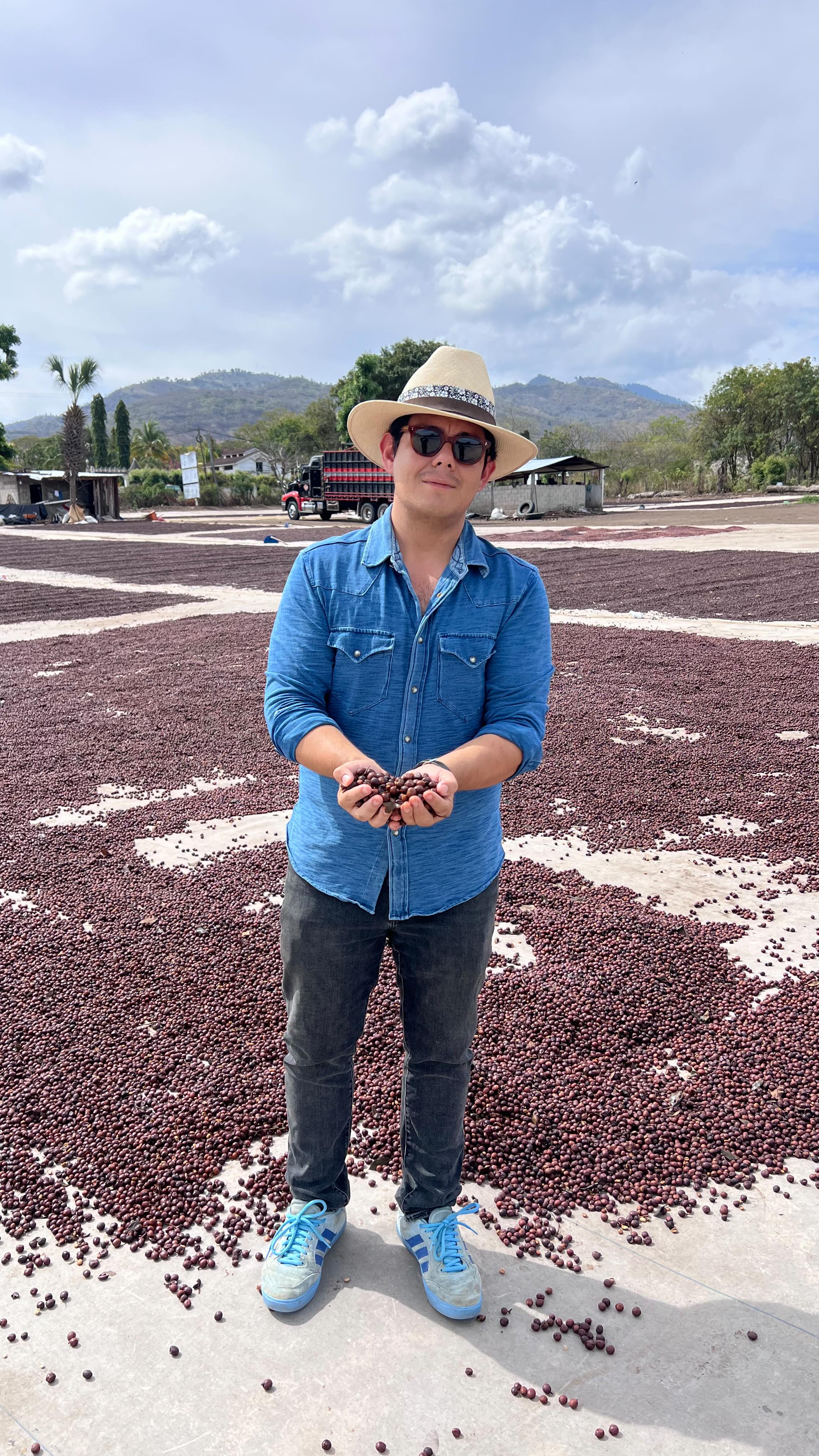 Great coffee isn’t born-it’s earned! 🍒💪🏻☕️#coffeedrying #coffeeart #coffeealchemy #cosecha25 #coffeeestate #specialtycoffee #elgigantecoffee #sca #coffeefarm #farmtocup