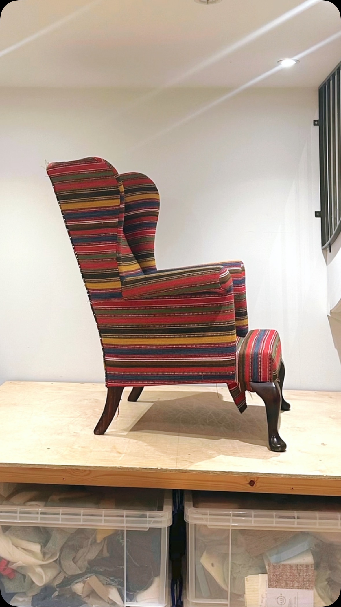 Good at building up a chair with natural fibres and beautiful fabric @madeauxhome, not so good at getting the beat of the music to match the photos! But I love how the light changes which tells the story that beautiful chair transformations aren’t always fast. And that my apprentice deserves a patience award for lining up all the photos! #upholstery #naturalfibres #reupholstery #ecochair #noFR #nofoam #nontoxic #statementchair #parkerknoll #chair