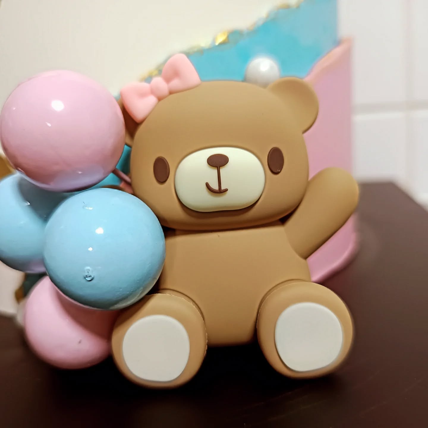 Mystère, mystère...
Je me cache à l'intérieur, il suffit juste de couper pour me découvrir !!
#cestunefille #genderreveal #cake #family #lesgateauxdenoe