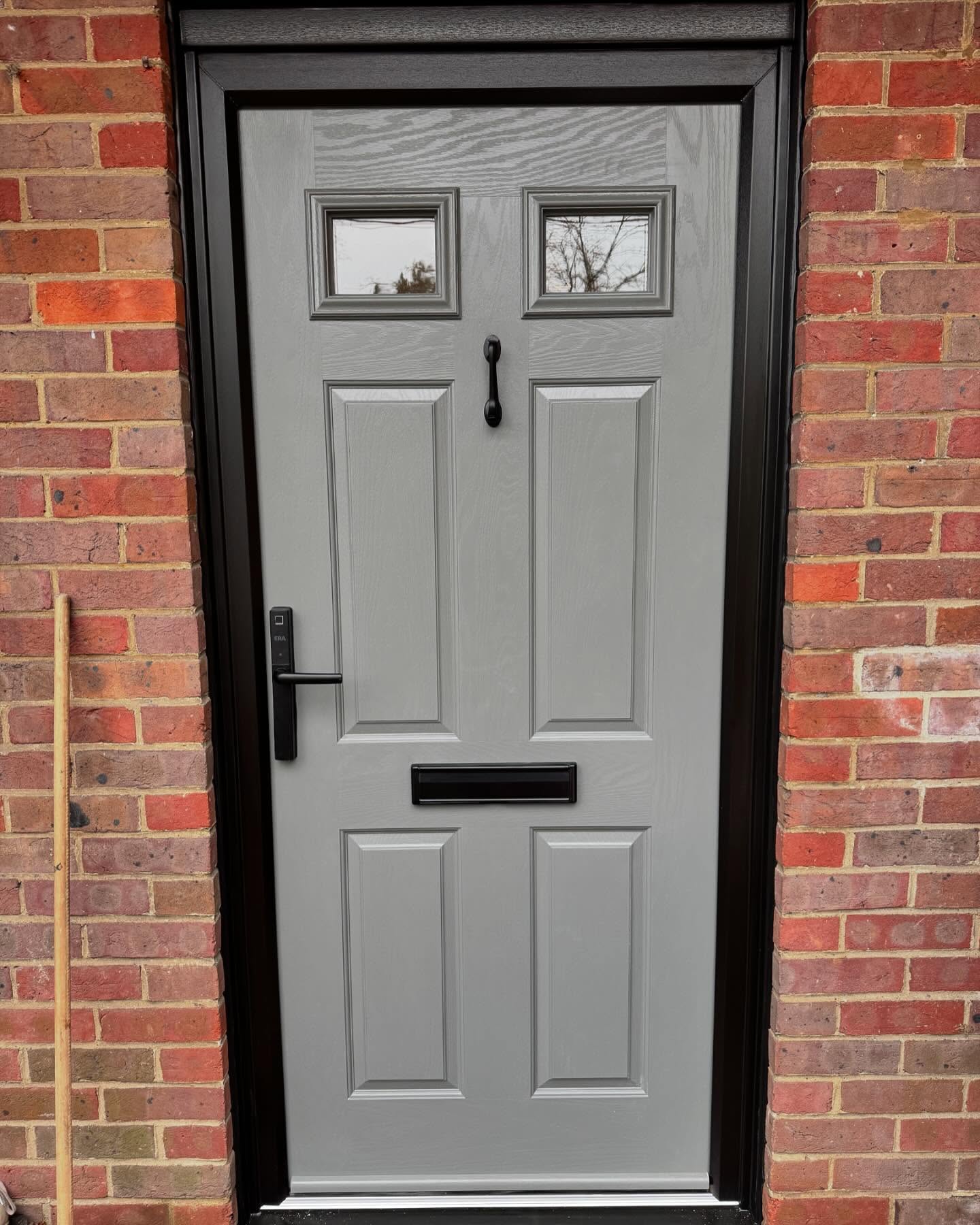 @hallmark_doors recently installed by Chiltern Bifolds & Skylights in Prestwood
We love the colour combination on this one
Black and mouse grey
For a feee no obligation quote get in touch today!