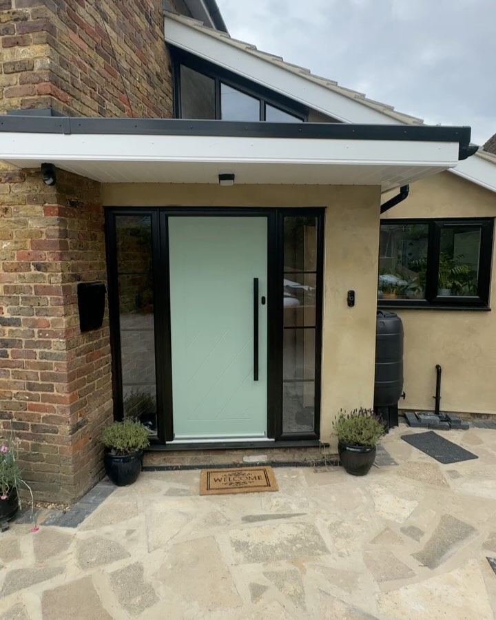 One of my favourite installs from last year. Chartwell Green door with black frame
For a free no obligation quote get in touch today.