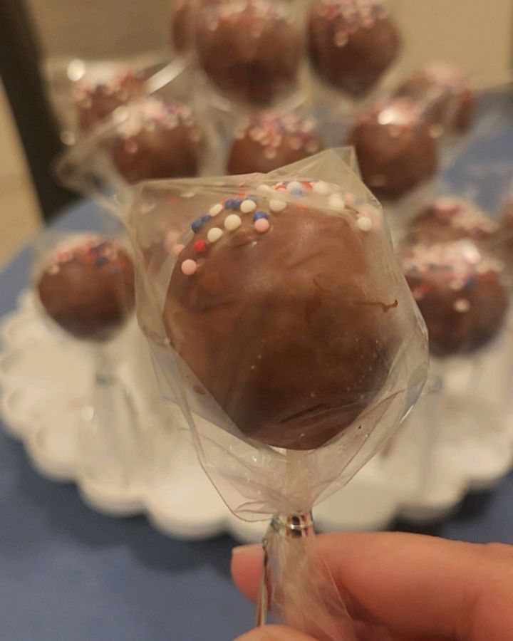 I made these delicious cake pops. They came out beautiful 😍