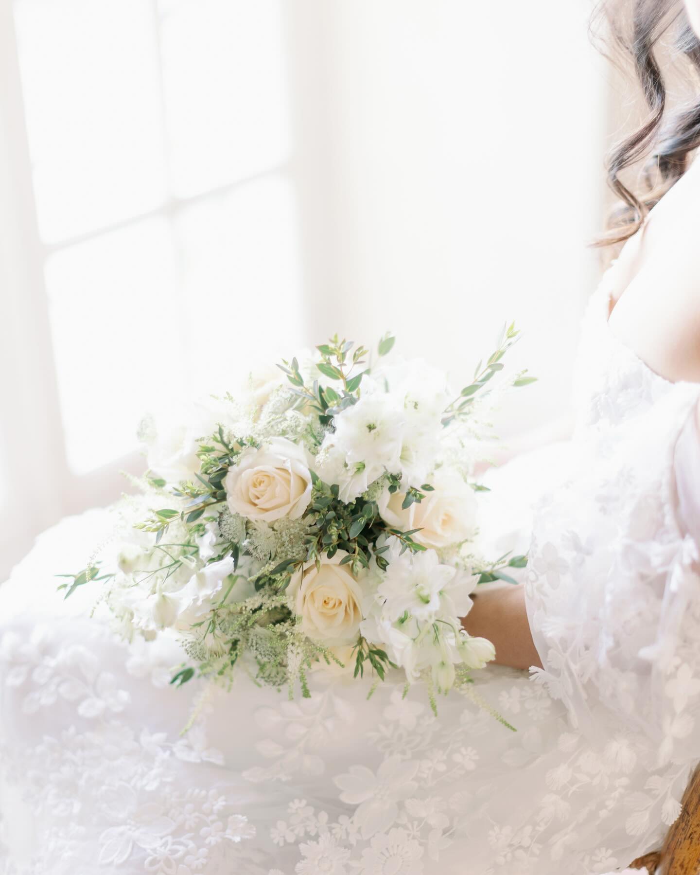 I was searching through the archives today for a particular photo. I still haven’t found it, but I did find these beauties from @eliz.nguyen and Kevin’s stunning Autumn 2022 wedding instead 🤩
_
@camillajoyphotography
@opera_de_gardenia
@mya_b_events
@soleil_amour_ceremonies
@guillaumebernardcreative
@ophelie_beauty_
#destinationwedding #destinationflorist #weddinginspo #weddingday #weddingtable #frenchwedding #getmarriedinfrance #francewedding #franceweddingplanner #franceweddingflorist #weddingflorals